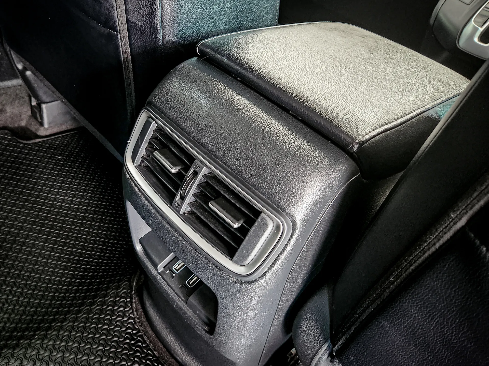 CR-V 2.4 E 2018 AT #8กจ1300 - Image 6