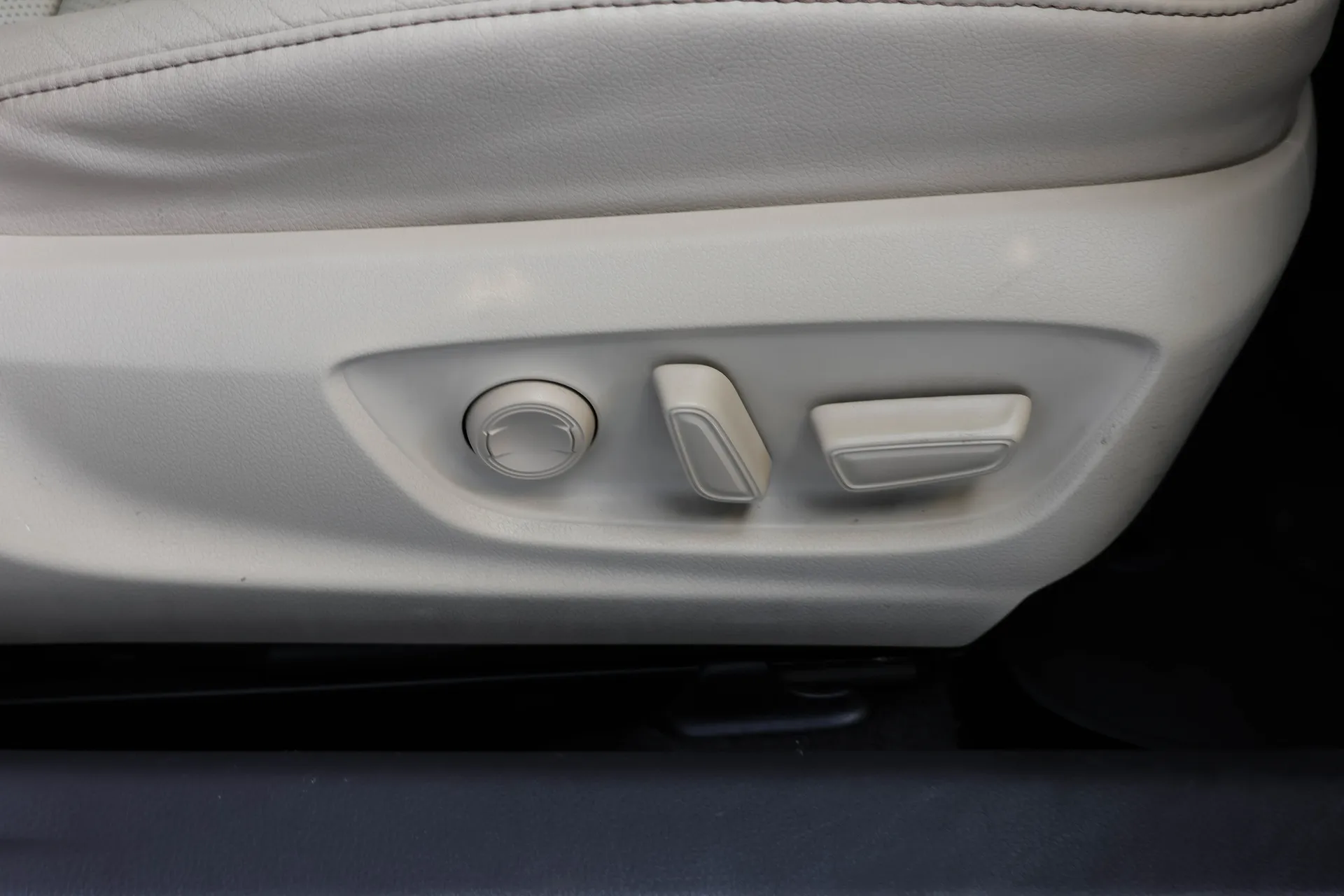 CAMRY 2.0 G 2018 AT #5ขฒ-2103 - Image 25