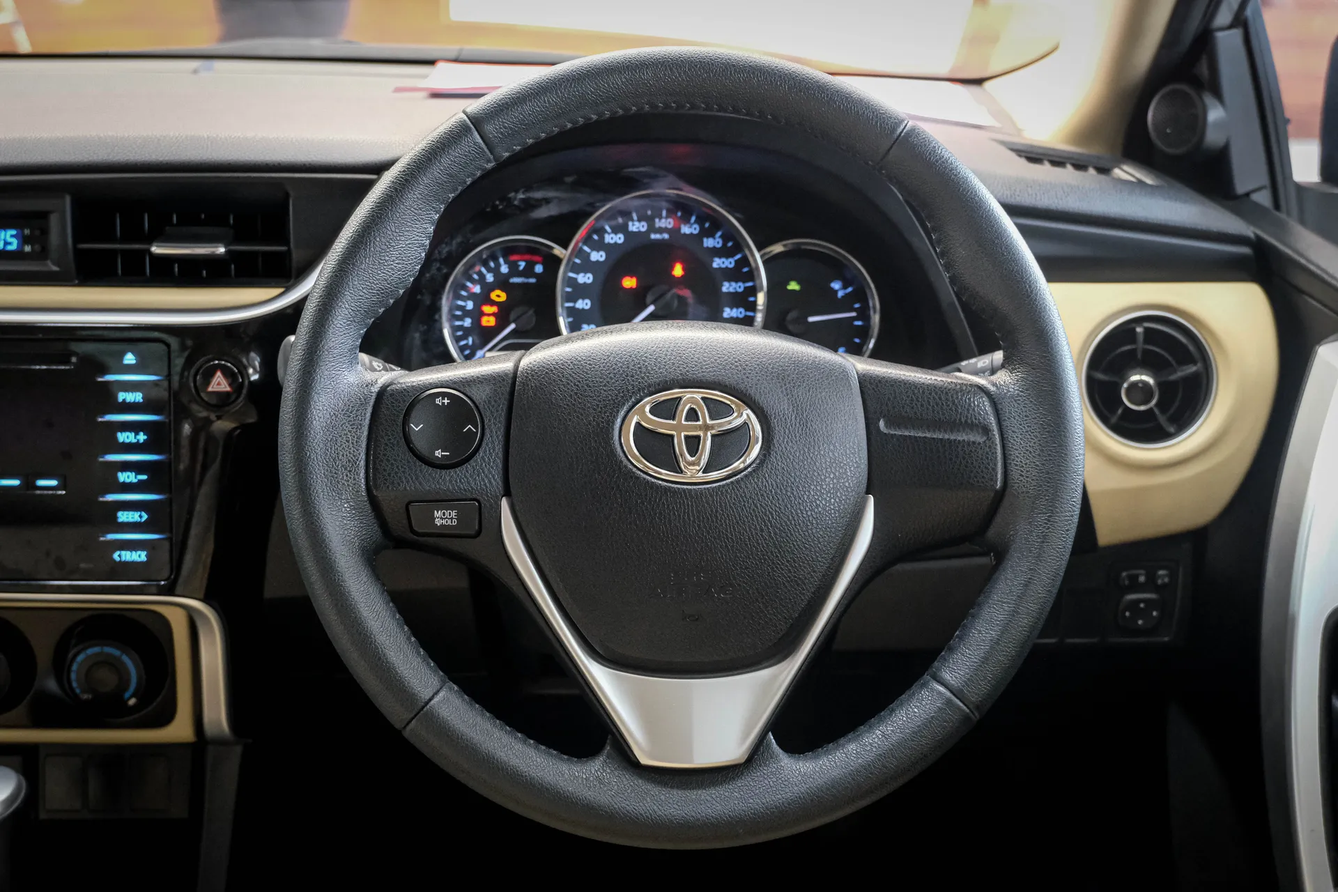 TOYOTA ALTIS 1.6 G 2018 AT #7กฌ3748 - Image 4