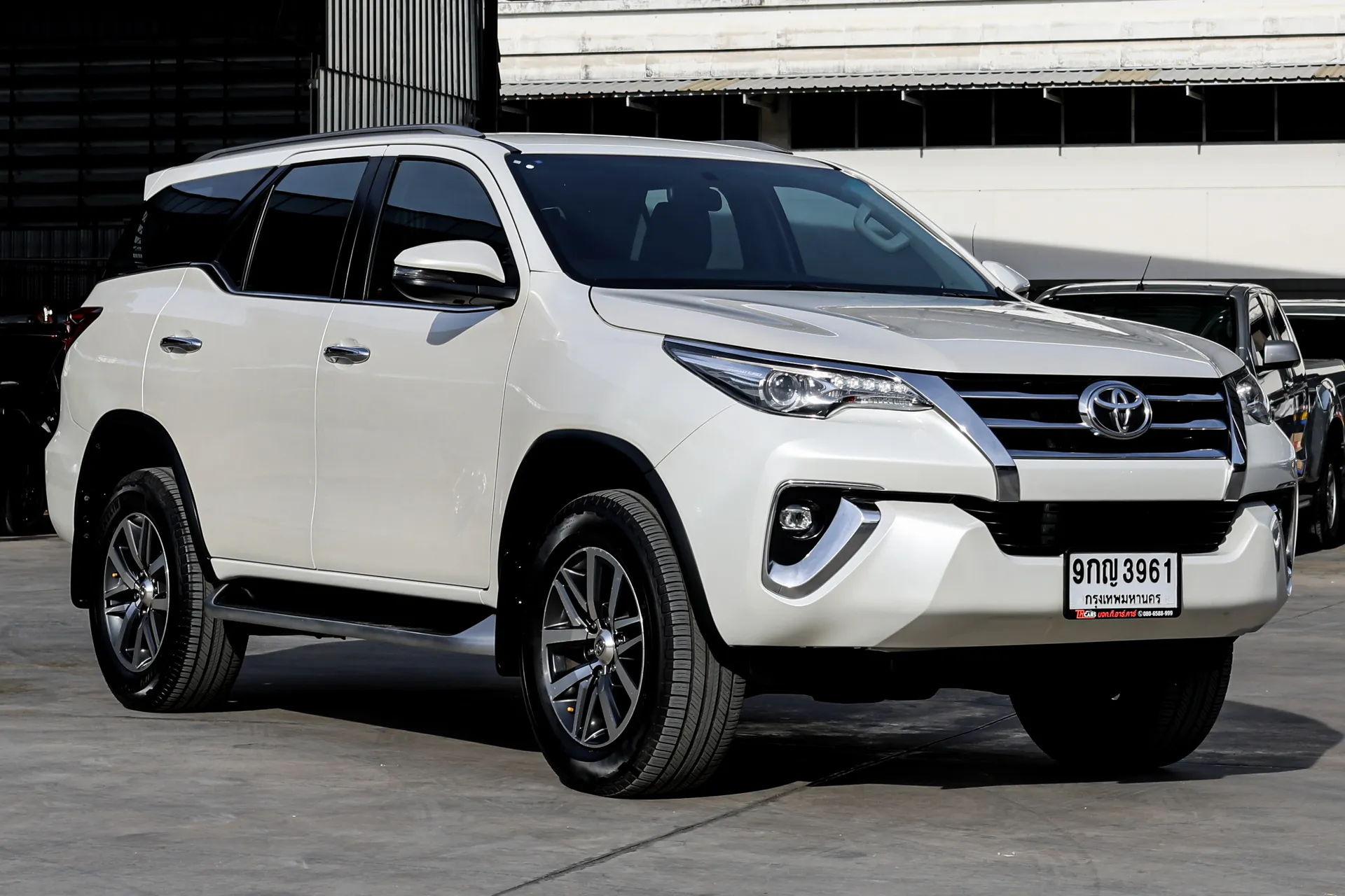 FORTUNER 2.4 V 2019 AT #9กญ-3961