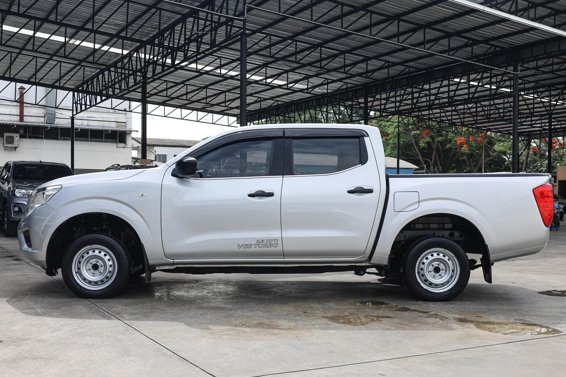 NISSAN NAVARA NP300 DOUBLE CAB 2.5S 2021 MT - Image 8