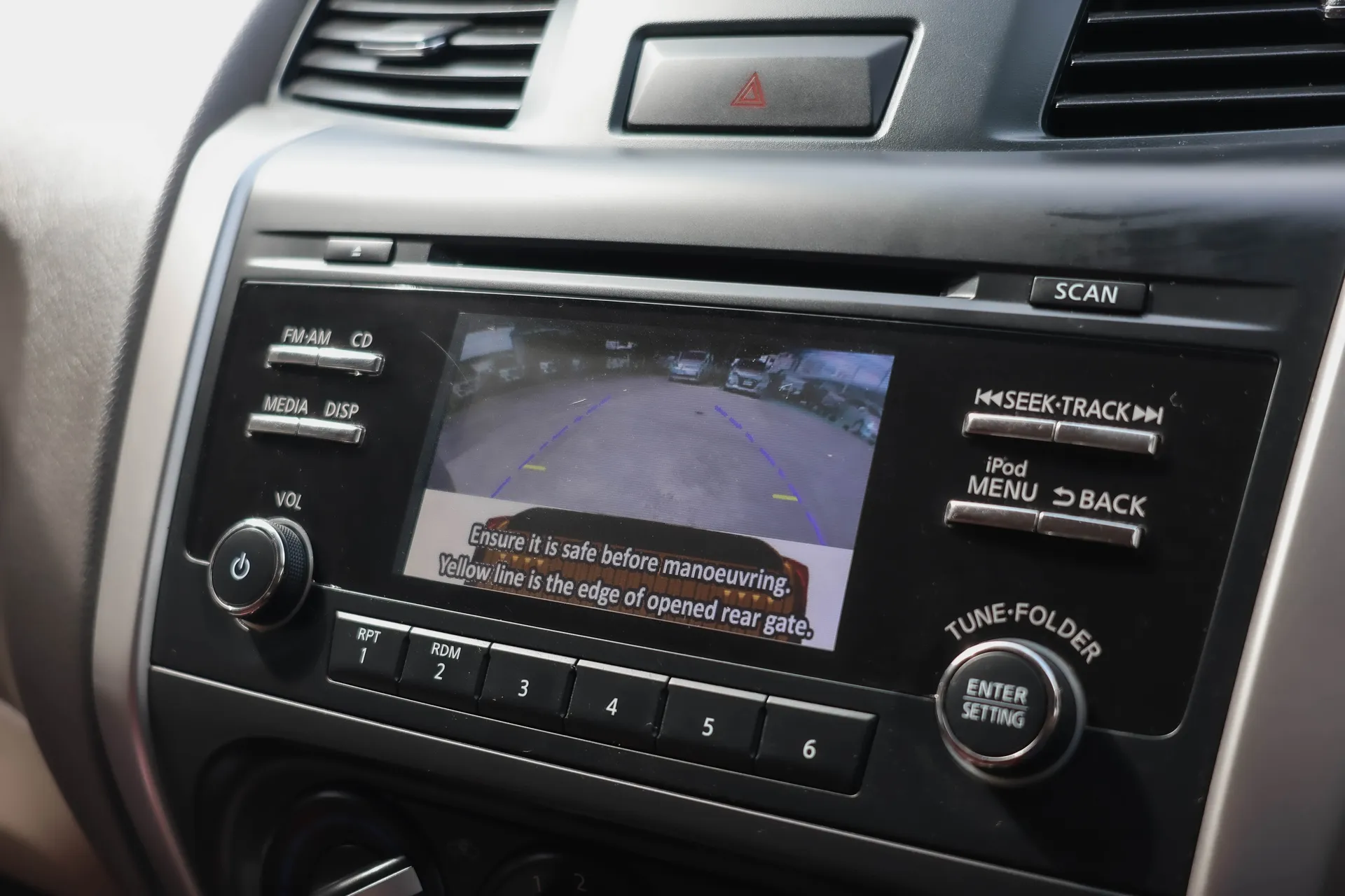 NISSAN NAVARA NP300 DOUBLE CAB 2.5S 2021 MT - Image 13