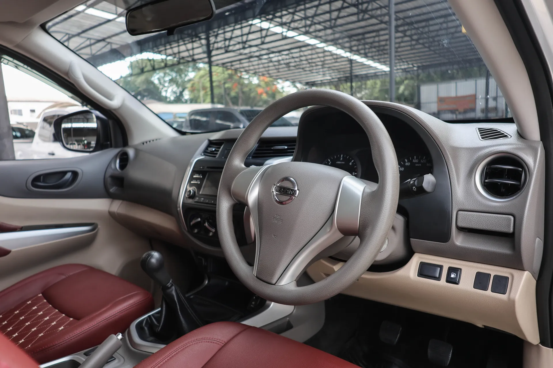 NISSAN NAVARA NP300 DOUBLE CAB 2.5S 2021 MT - Image 17