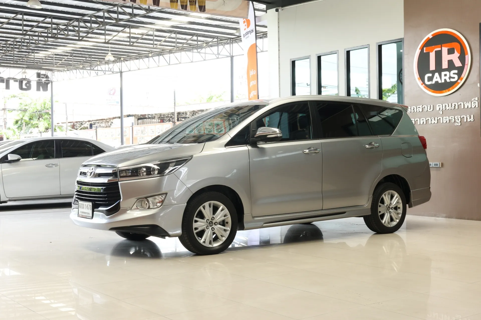 INNOVA 2.8 V 2017 AT