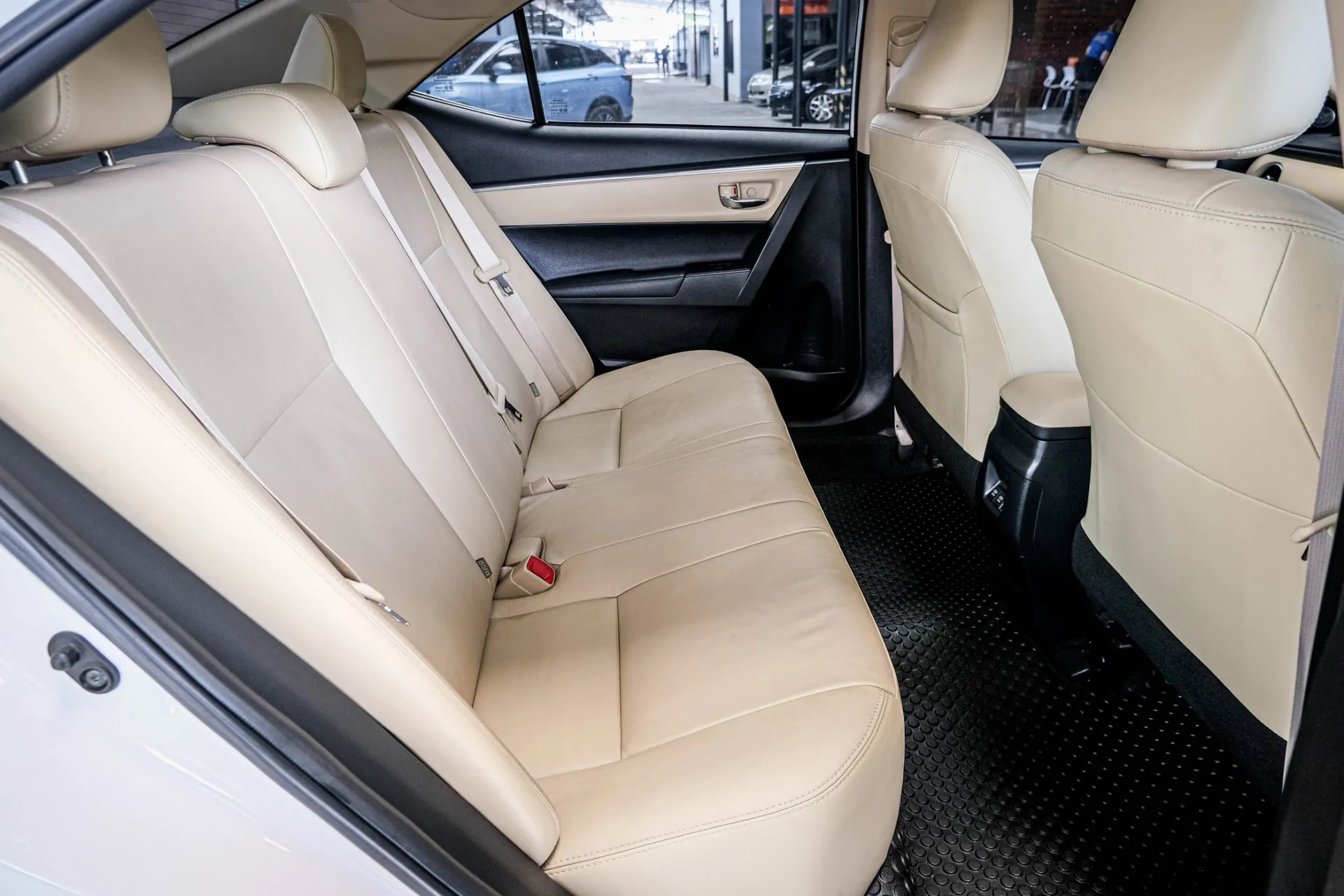 TOYOTA ALTIS 1.6 G 2017 AT #6กส1018 - Image 18