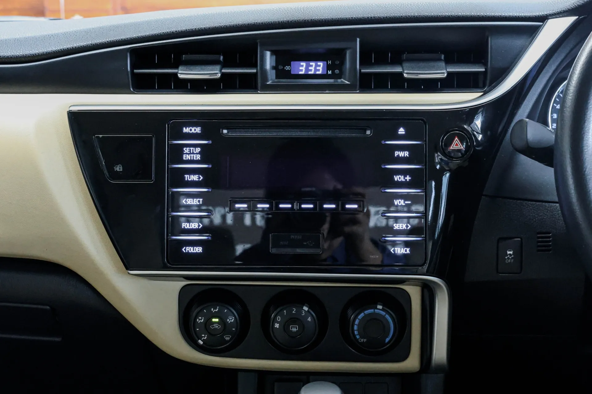 ALTIS 1.6 G 2018 AT #7กม-8631 - Image 10