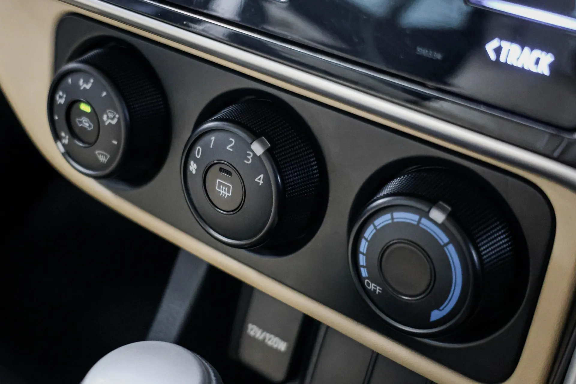 ALTIS 1.6 G 2018 AT #7กม-8631 - Image 11
