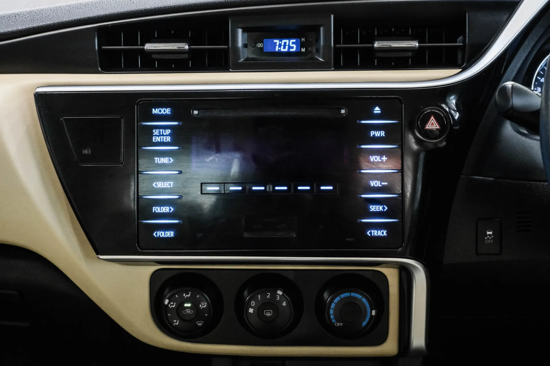 TOYOTA ALTIS 1.6 G 2017 AT #6กฎ3253 - Image 6