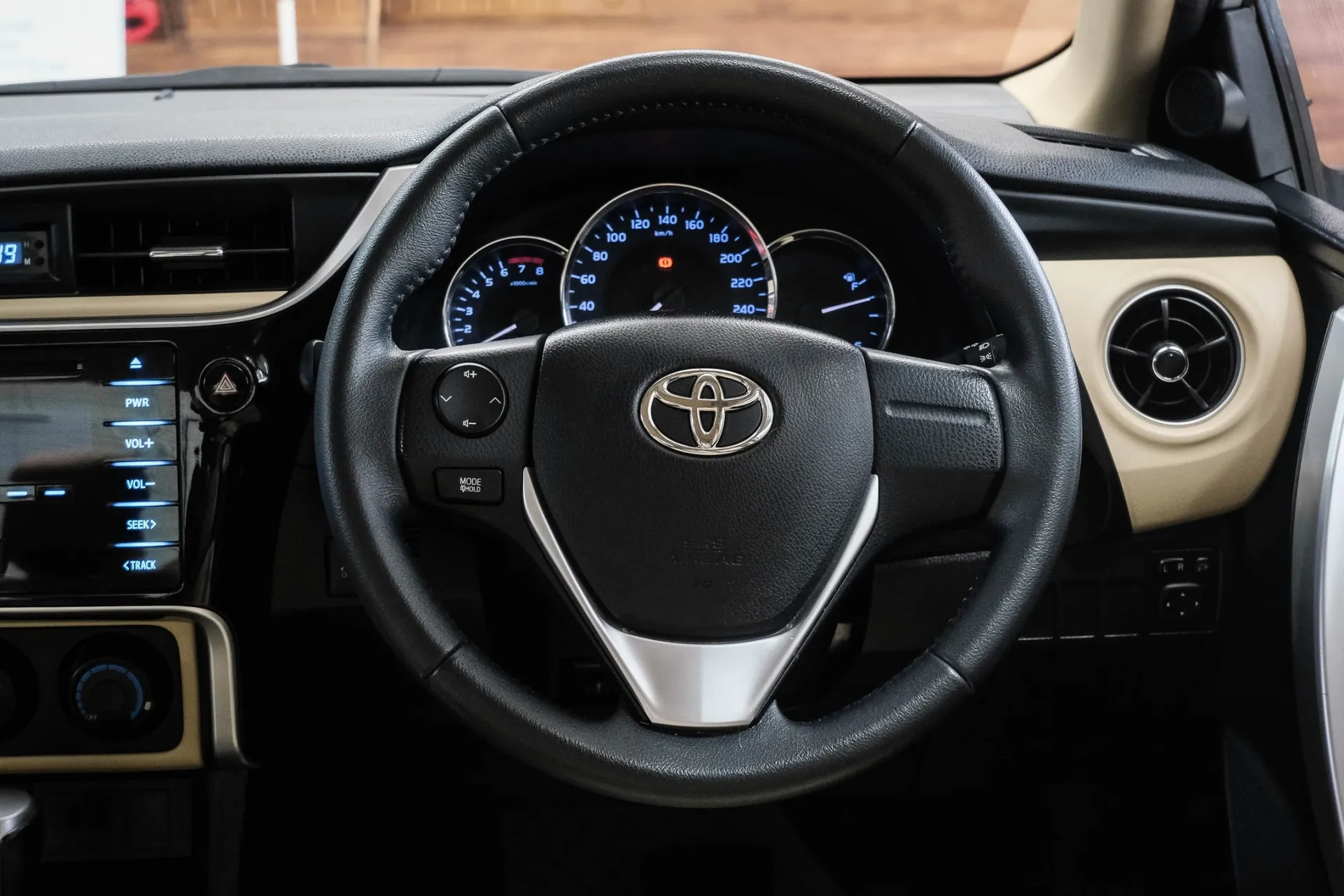 TOYOTA ALTIS 1.6 G 2017 AT #6กฎ3329 - Image 4