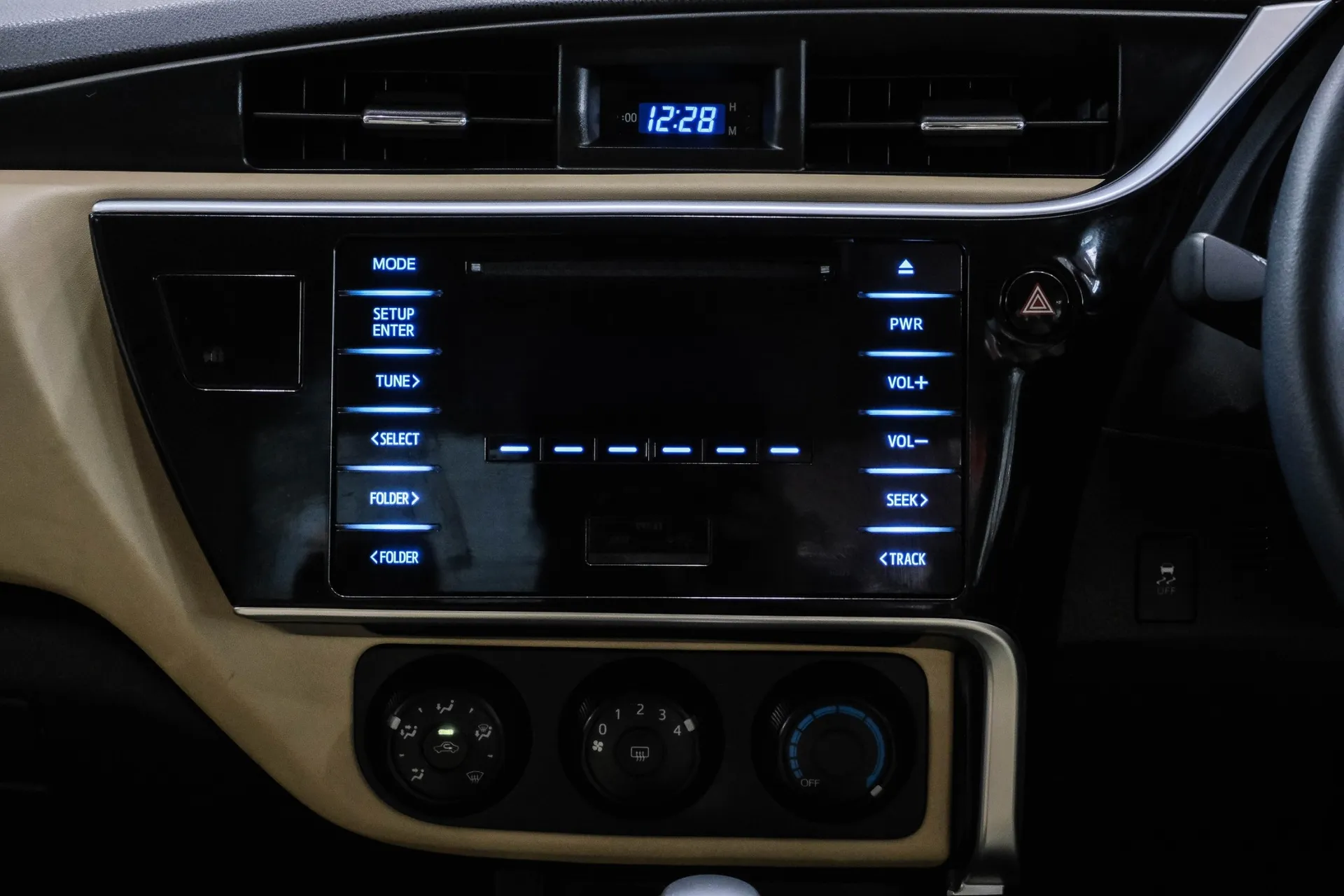 TOYOTA ALTIS 1.6 G 2017 AT #6กฒ451 - Image 6