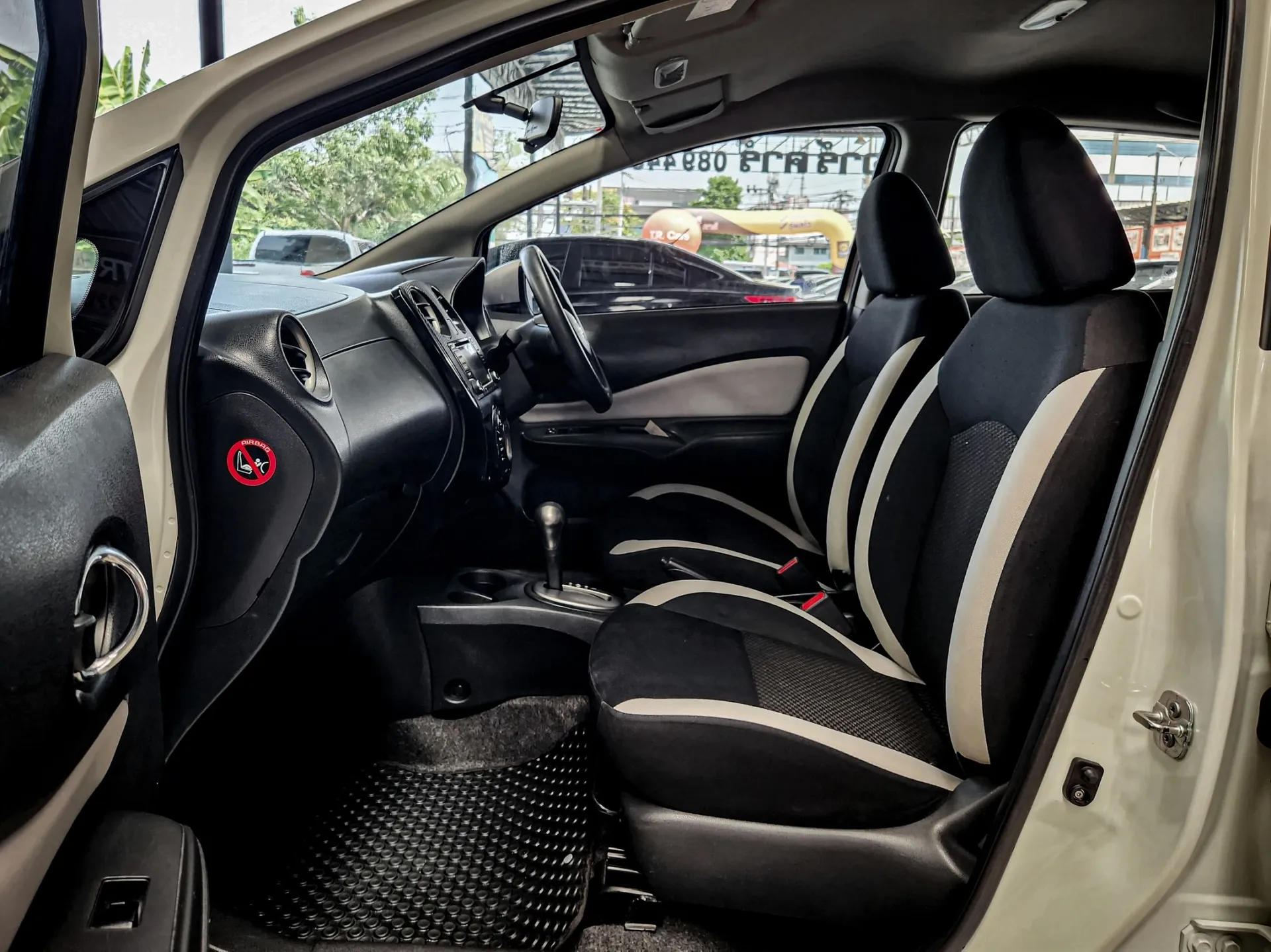 NISSAN NOTE 1.2 V 2019 AT #8กล9804 - Image 12
