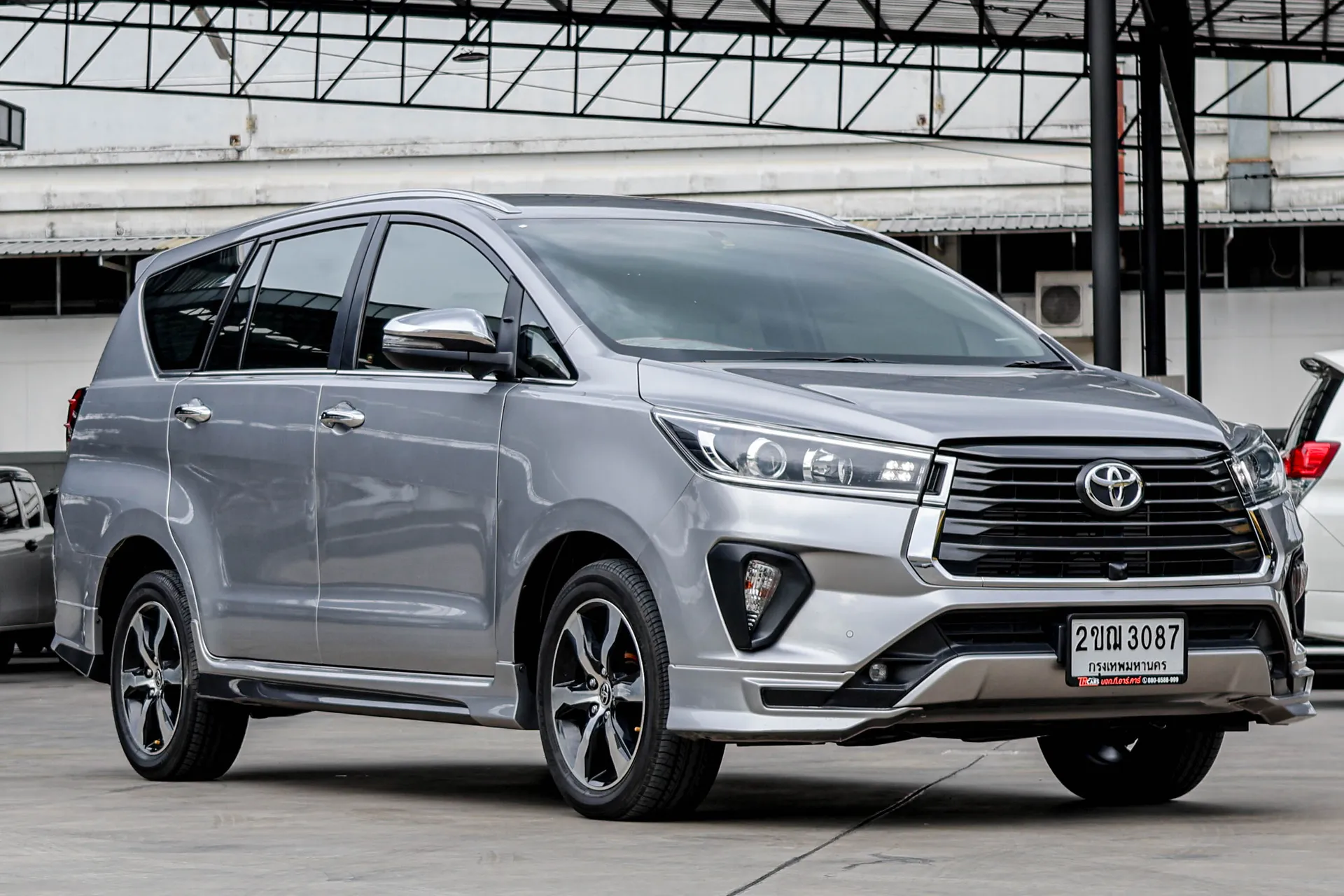 TOYOTA INNOVA 2.8 V CRYSTA PREMIUM 2021 AT