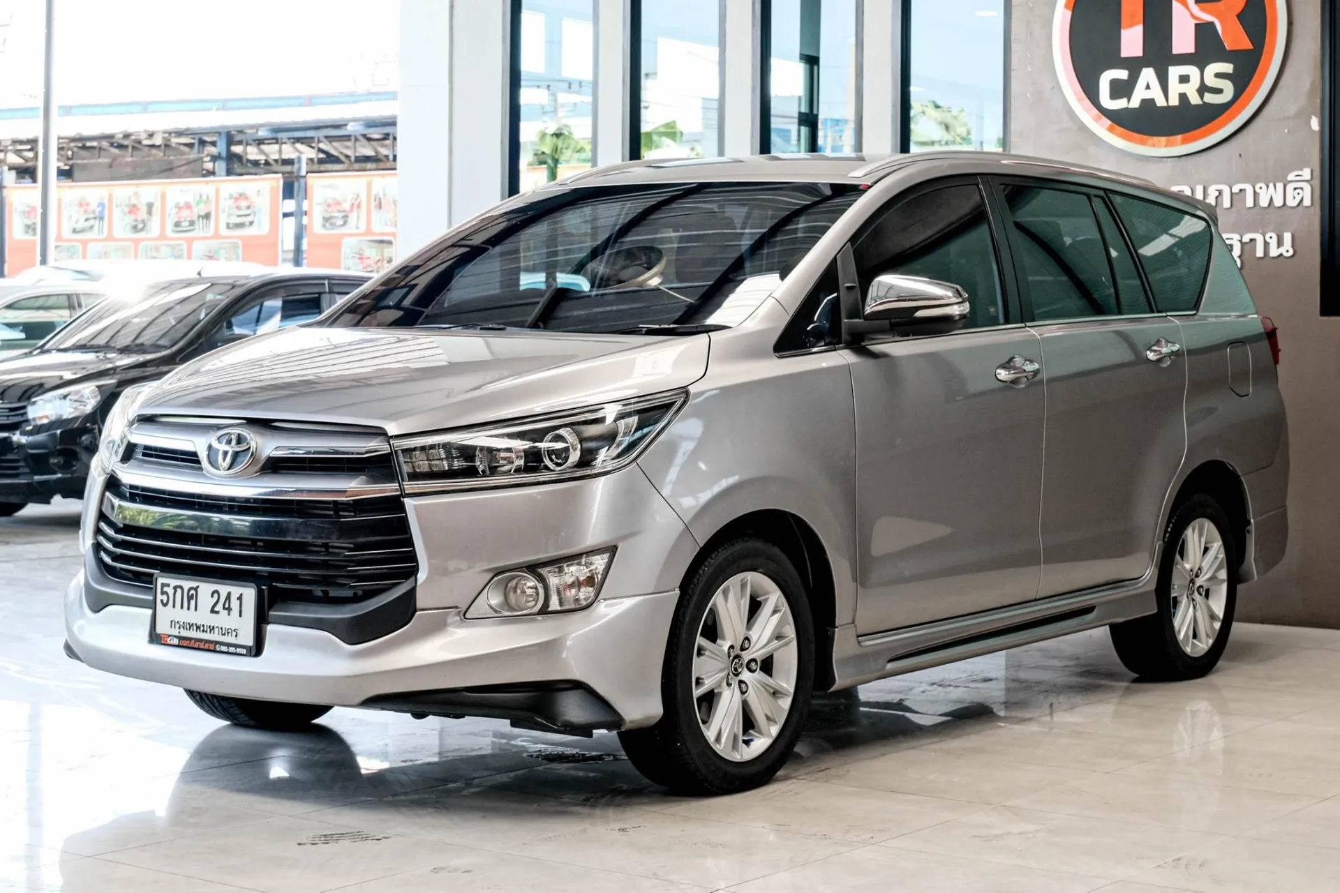 TOYOTA INNOVA CRYSTA 2.8 V 2017 AT