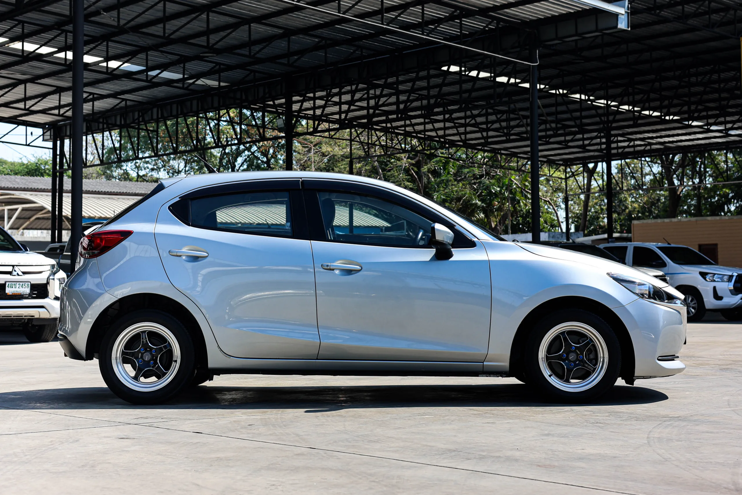 MAZDA 2 SKYACTIV-G 1.3 E SPORT ปี 2022 A/T #6ขจ-5272 - Image 8