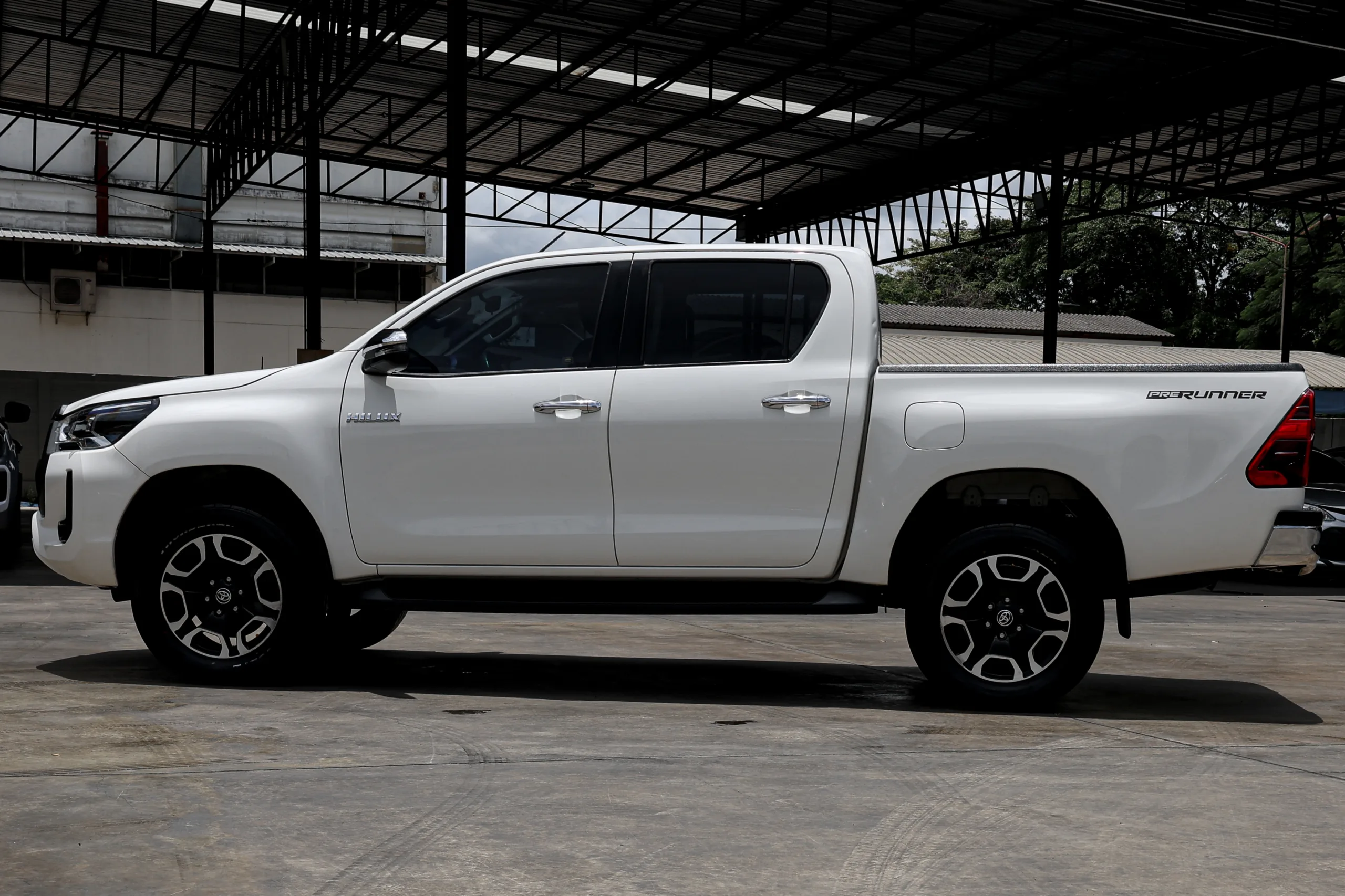 2020 Toyota HILUX REVO 2.4 DOUBLE CAB Prerunner Mid Double Cab Pickup - Image 9