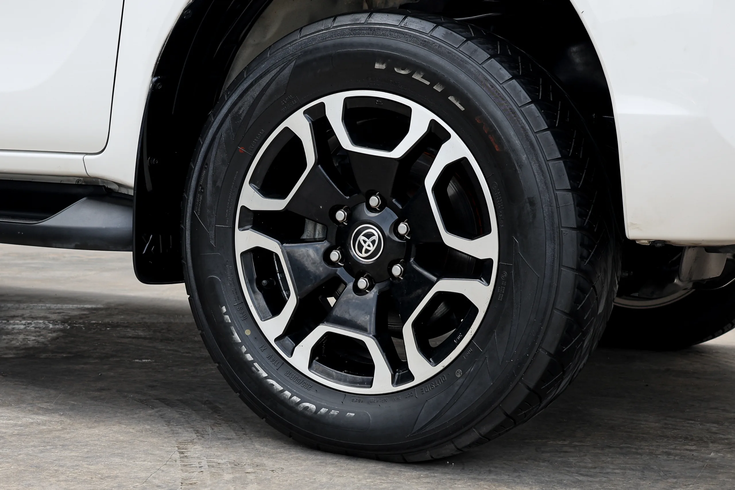 2020 Toyota HILUX REVO 2.4 DOUBLE CAB Prerunner Mid Double Cab Pickup - Image 27