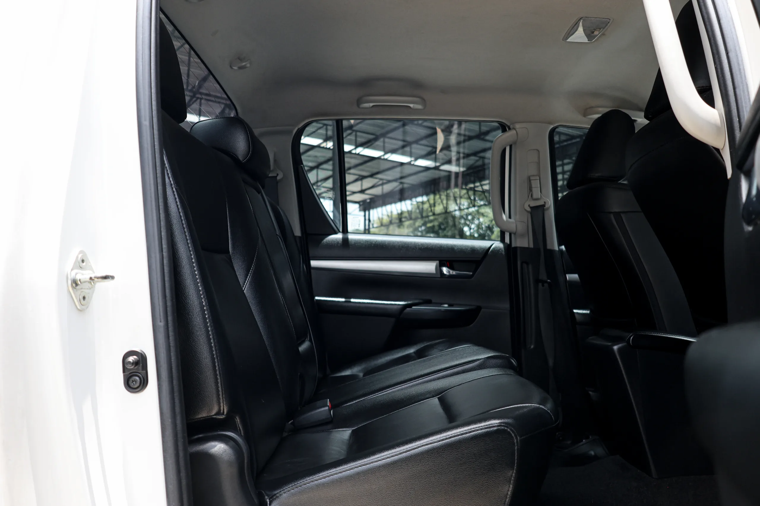 2020 Toyota HILUX REVO 2.4 DOUBLE CAB Prerunner Mid Double Cab Pickup - Image 23