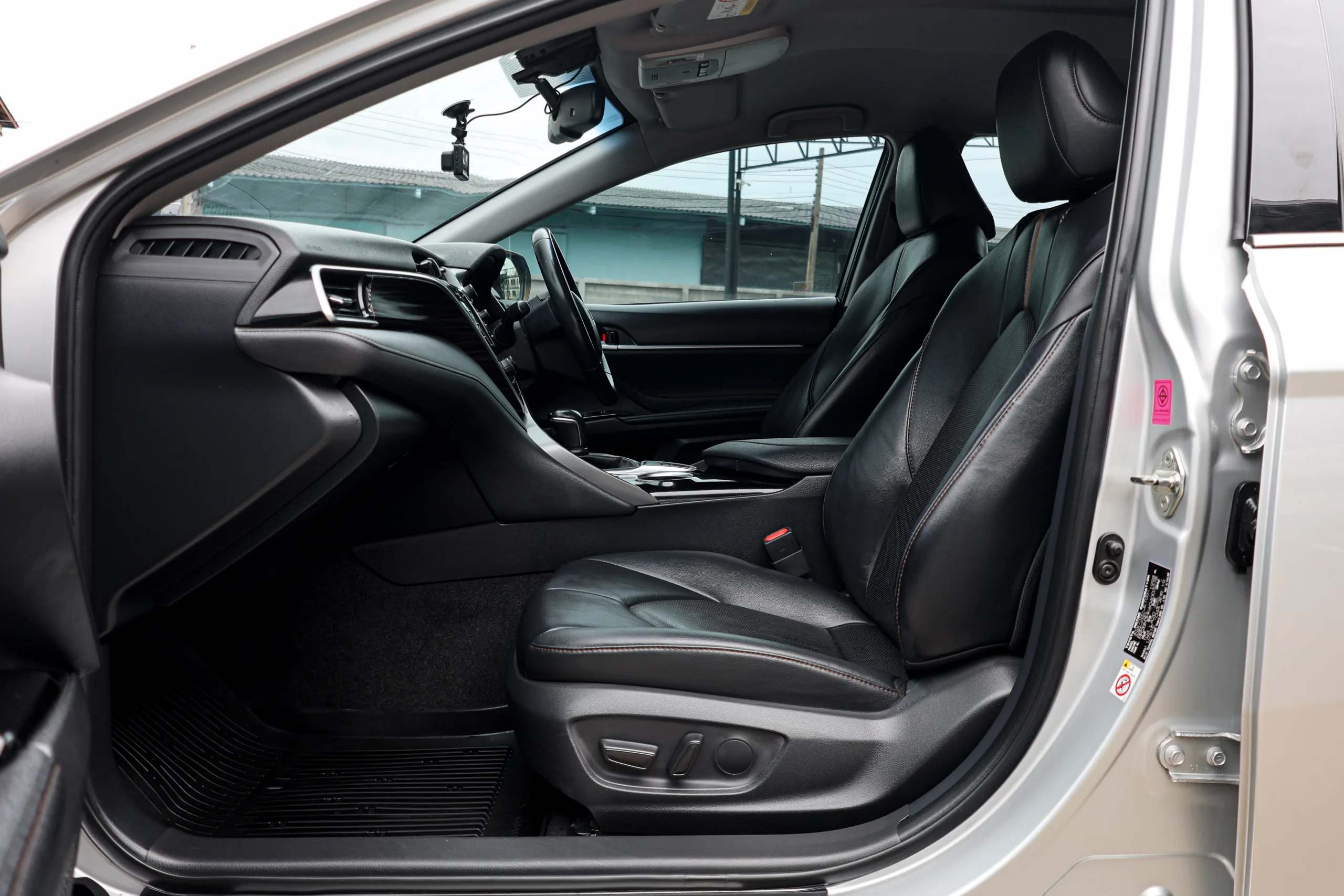 2019 Toyota CAMRY 2.0 (ปี 18-24) G Sedan - Image 20