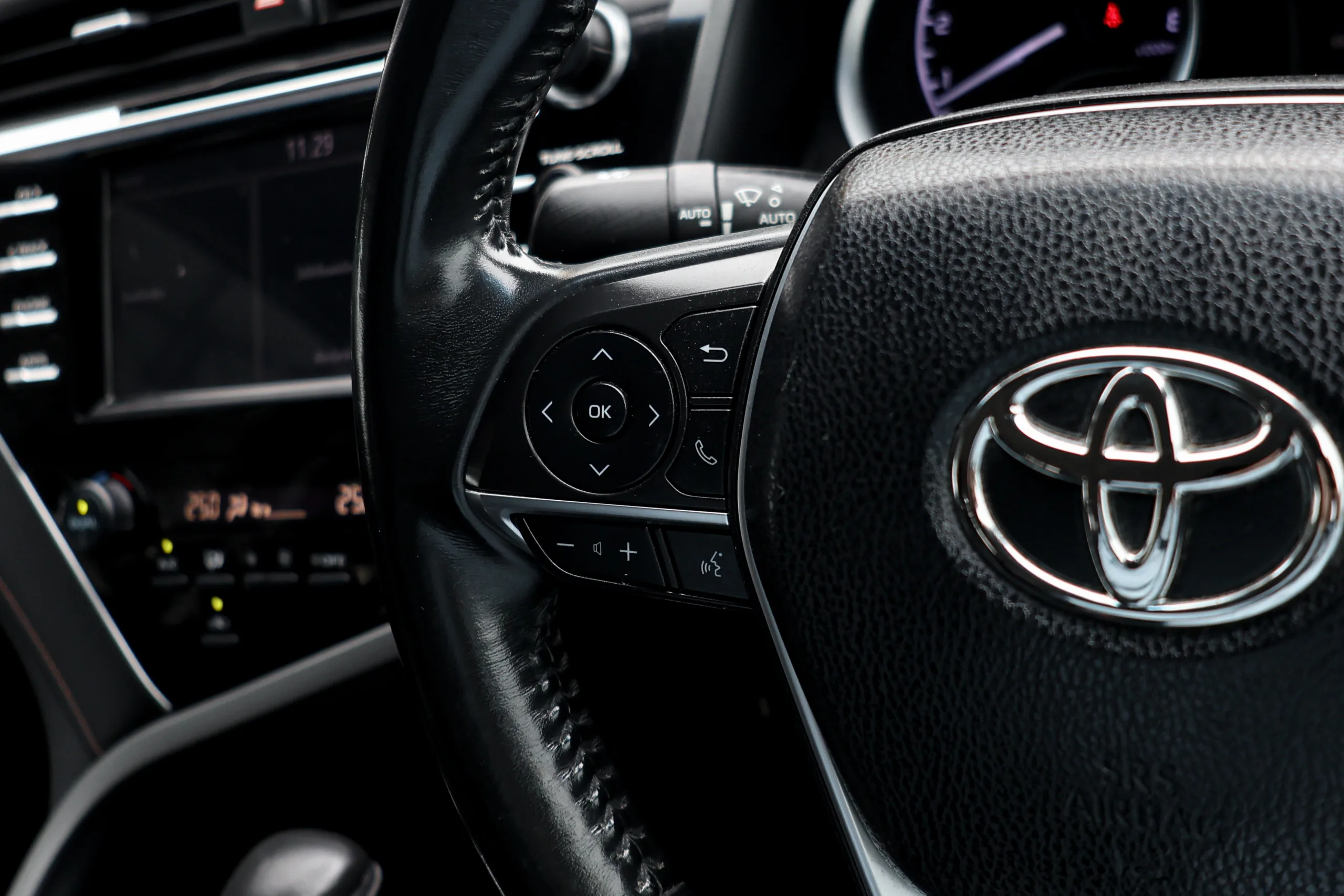 2019 Toyota CAMRY 2.0 (ปี 18-24) G Sedan - Image 18