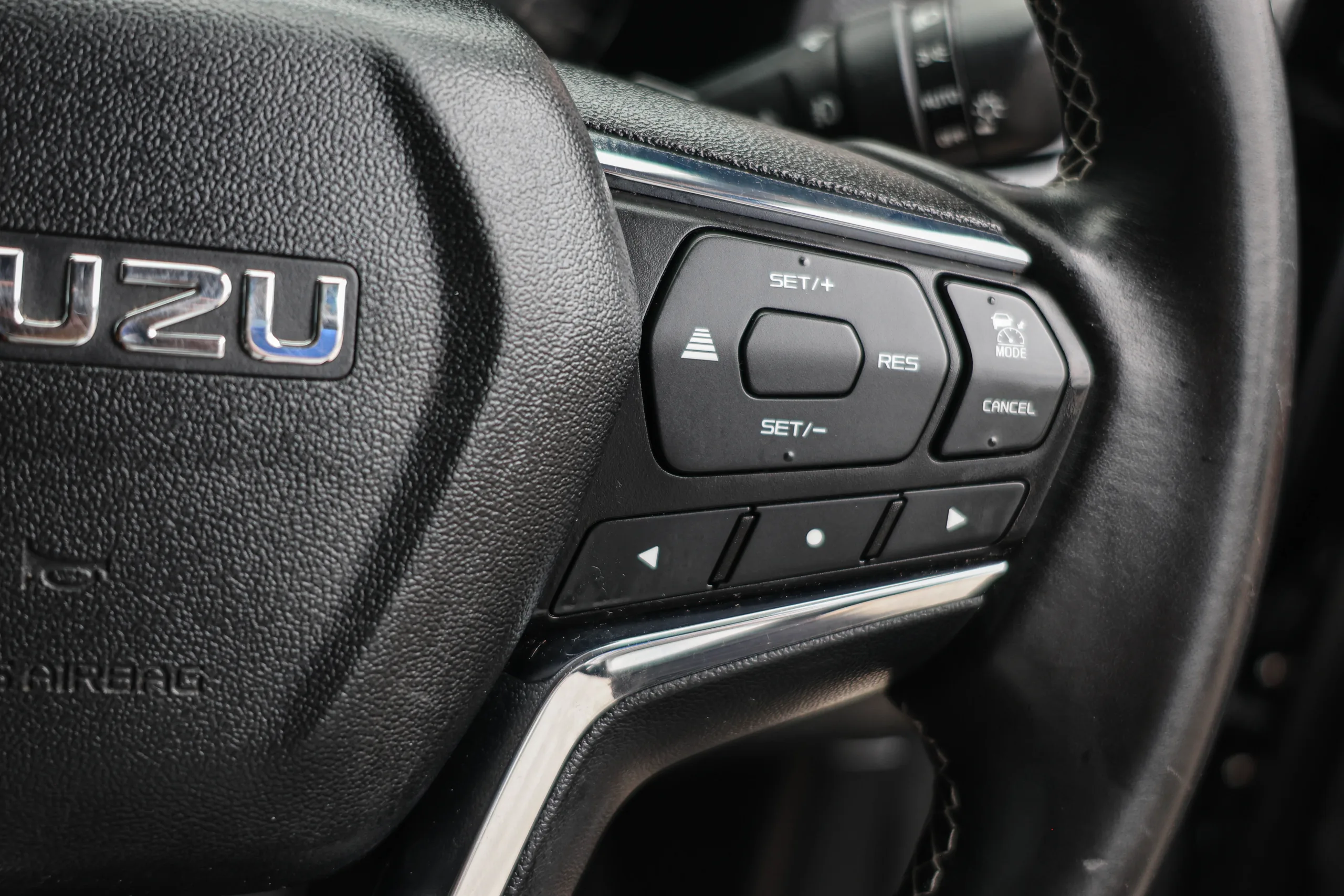 2021 Isuzu MU-X 3.0 (ปี 20-26) Ultimate SUV - Image 19