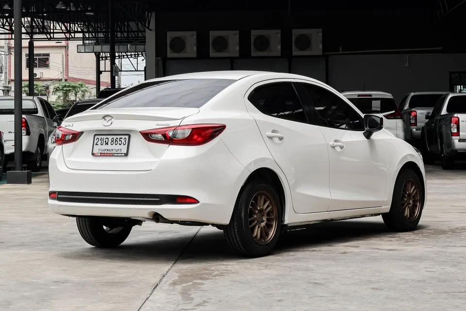 2021 Mazda 2 1.3 (ปี 15-25) E Sedan - Image 4
