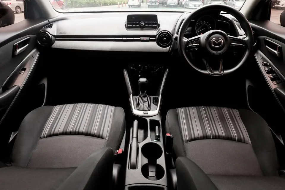2021 Mazda 2 1.3 (ปี 15-25) E Sedan - Image 9