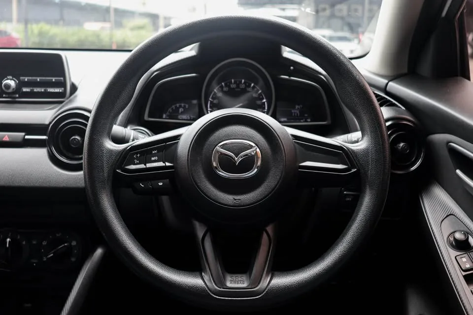 2021 Mazda 2 1.3 (ปี 15-25) E Sedan - Image 15