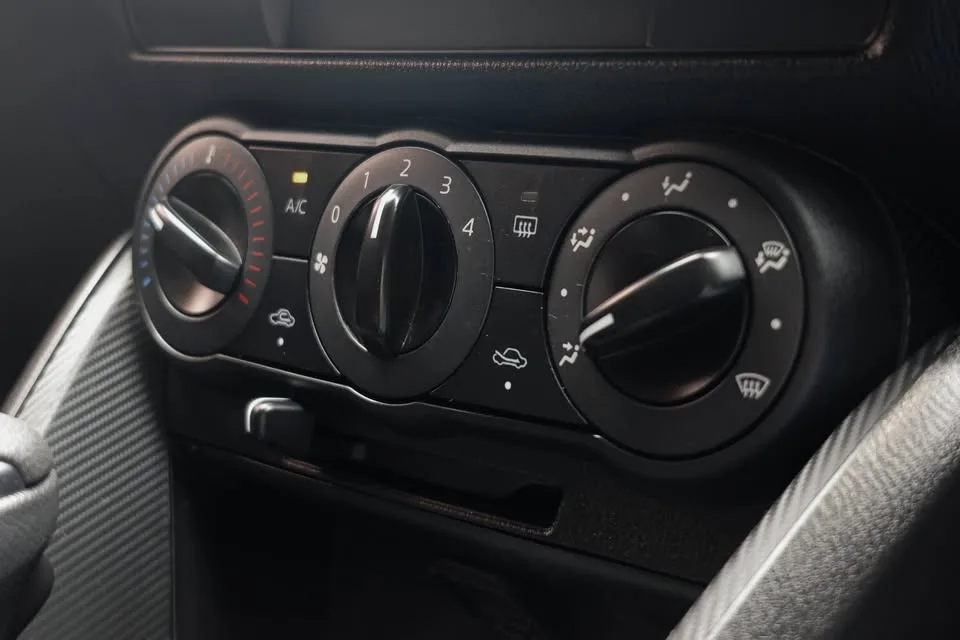 2021 Mazda 2 1.3 (ปี 15-25) E Sedan - Image 12