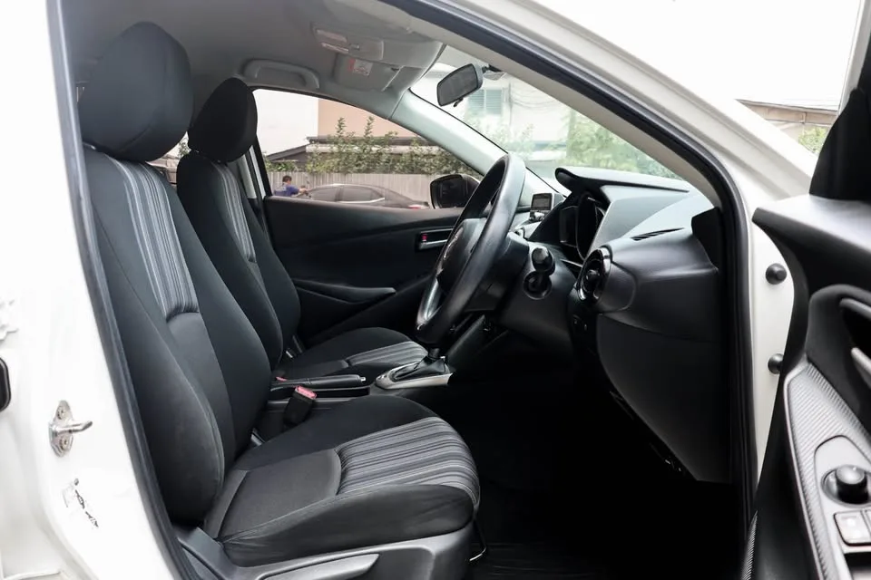 2021 Mazda 2 1.3 (ปี 15-25) E Sedan - Image 18