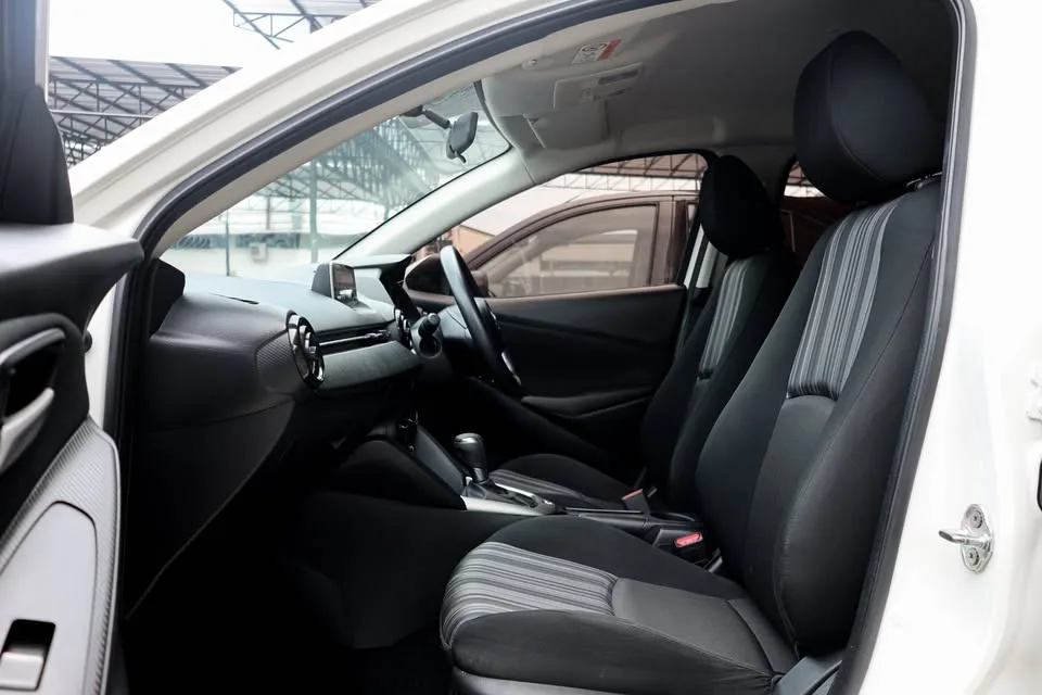 2021 Mazda 2 1.3 (ปี 15-25) E Sedan - Image 13