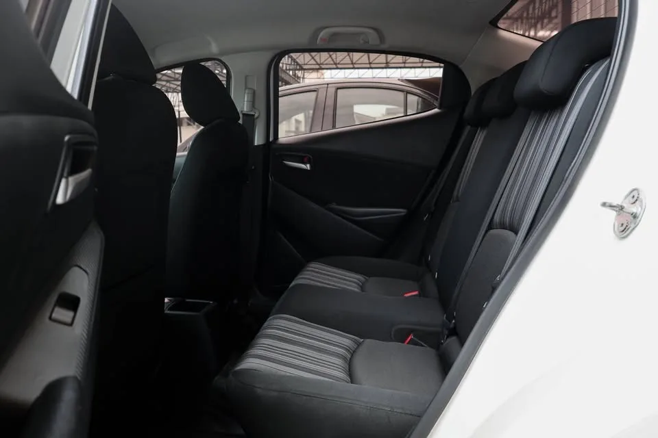 2021 Mazda 2 1.3 (ปี 15-25) E Sedan - Image 14