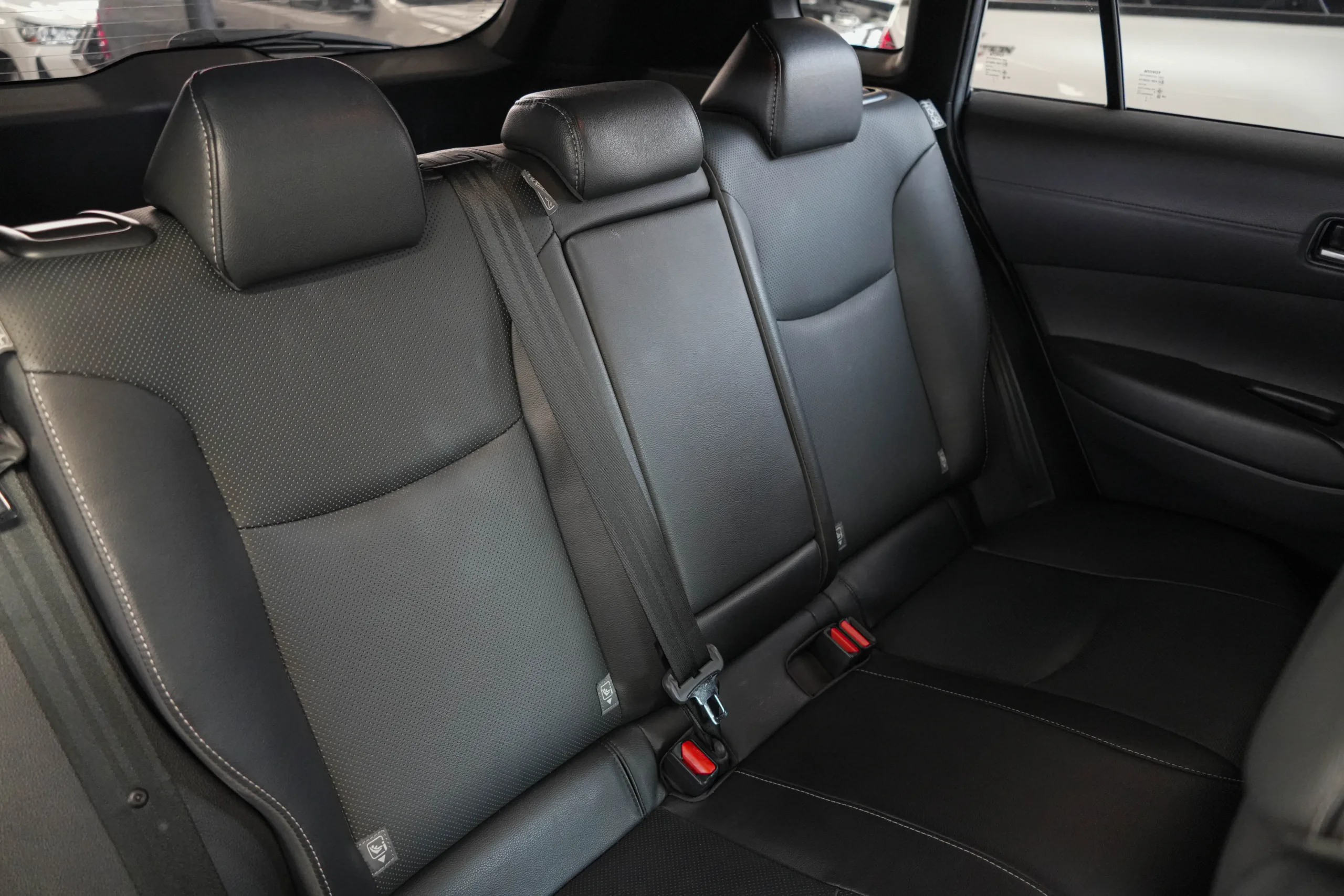 2023 Toyota Corolla Cross 1.8 (ปี 20-26) Hybrid Smart SUV - Image 15