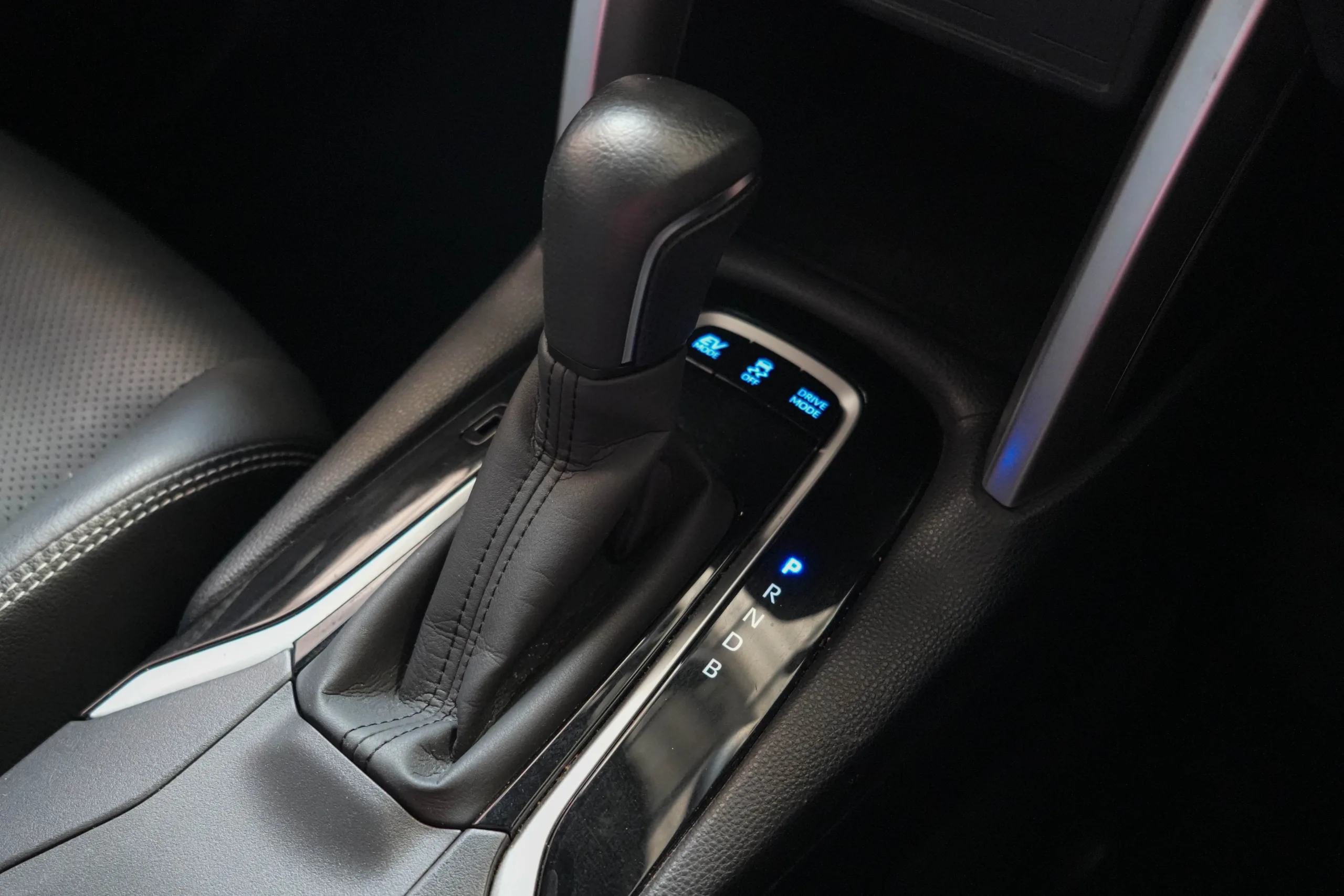 2023 Toyota Corolla Cross 1.8 (ปี 20-26) Hybrid Smart SUV - Image 18