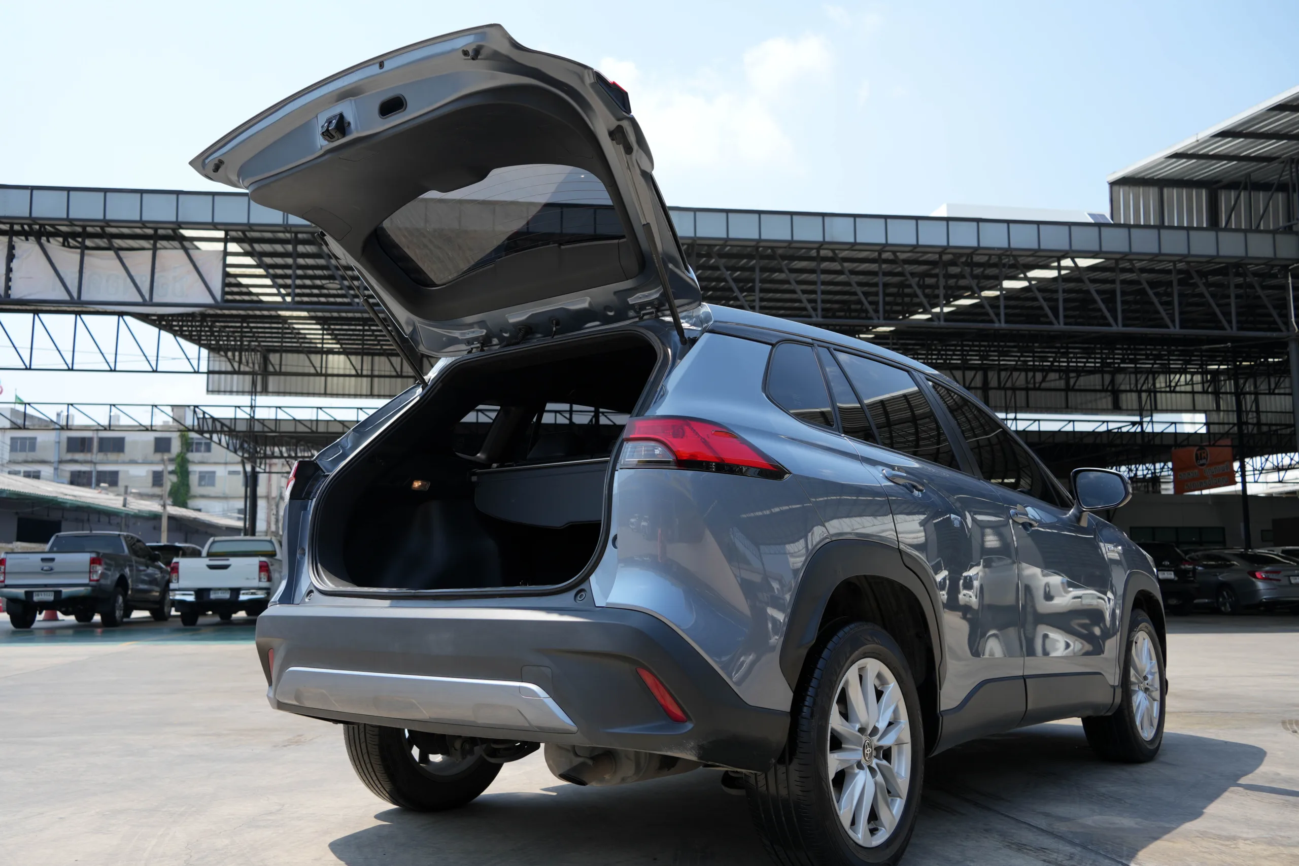 2023 Toyota Corolla Cross 1.8 (ปี 20-26) Hybrid Smart SUV - Image 8