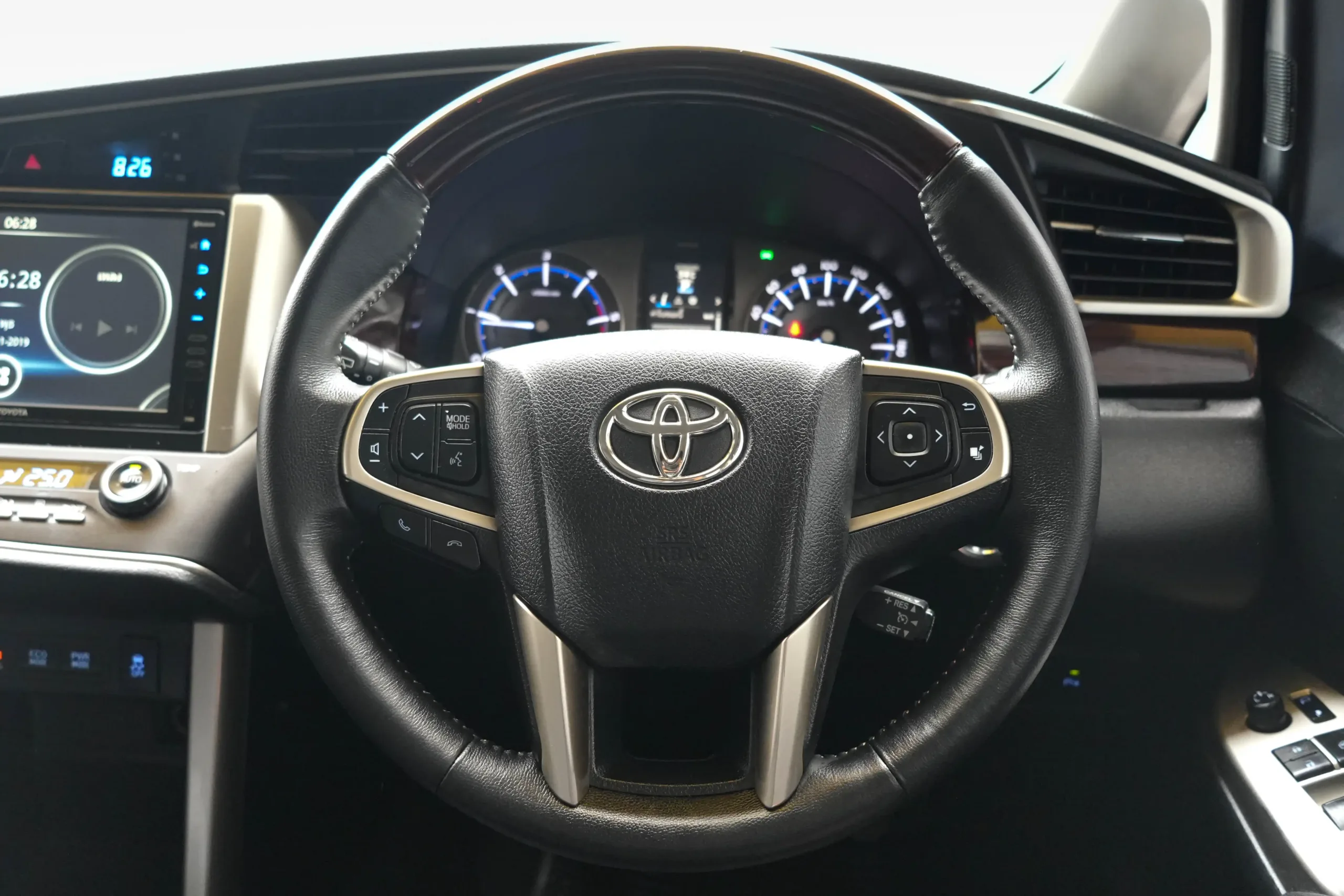 2021 Toyota INNOVA 2.8 (ปี 16-22) Crysta Premium Wagon - Image 17