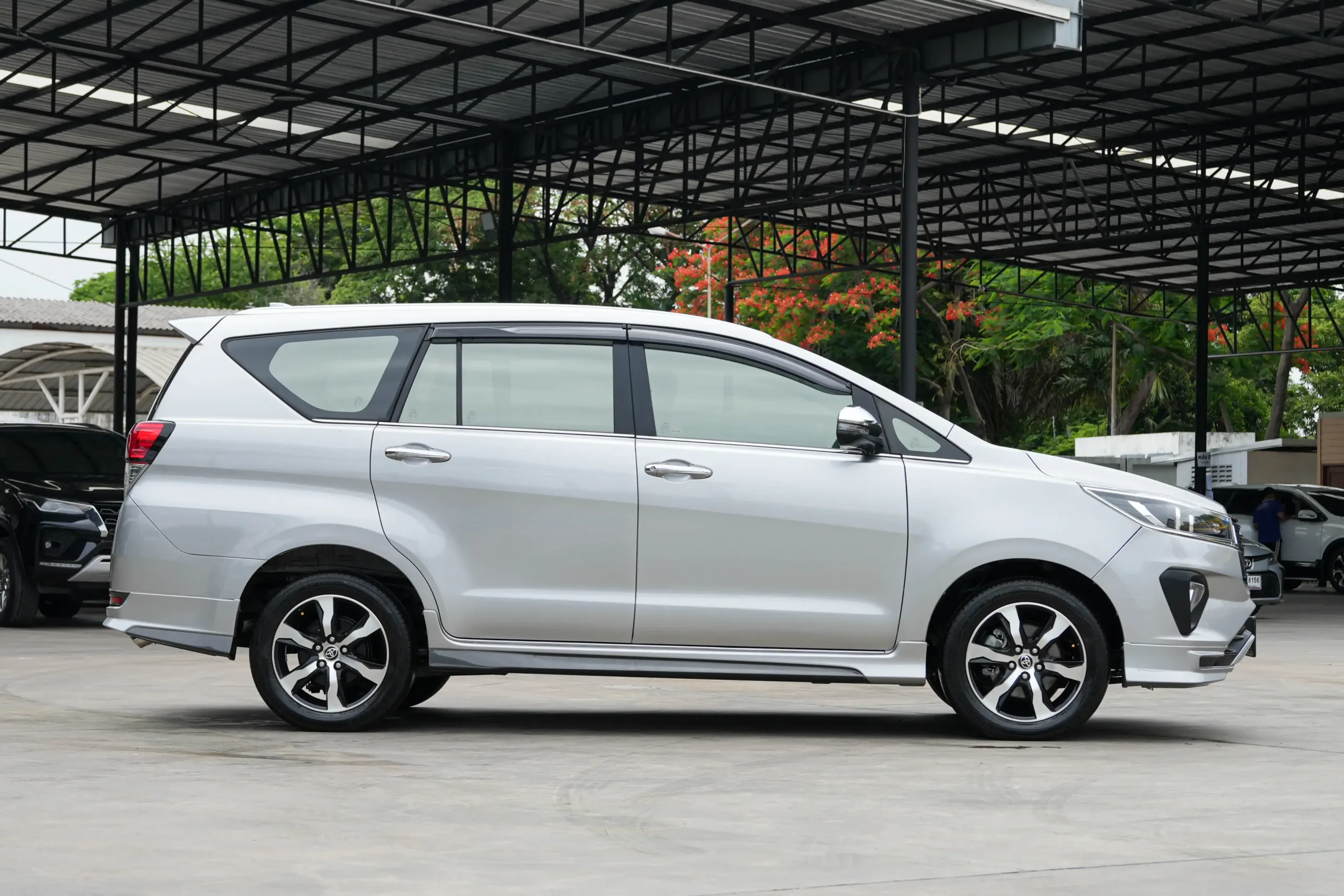 2021 Toyota INNOVA 2.8 (ปี 16-22) Crysta Premium Wagon - Image 9