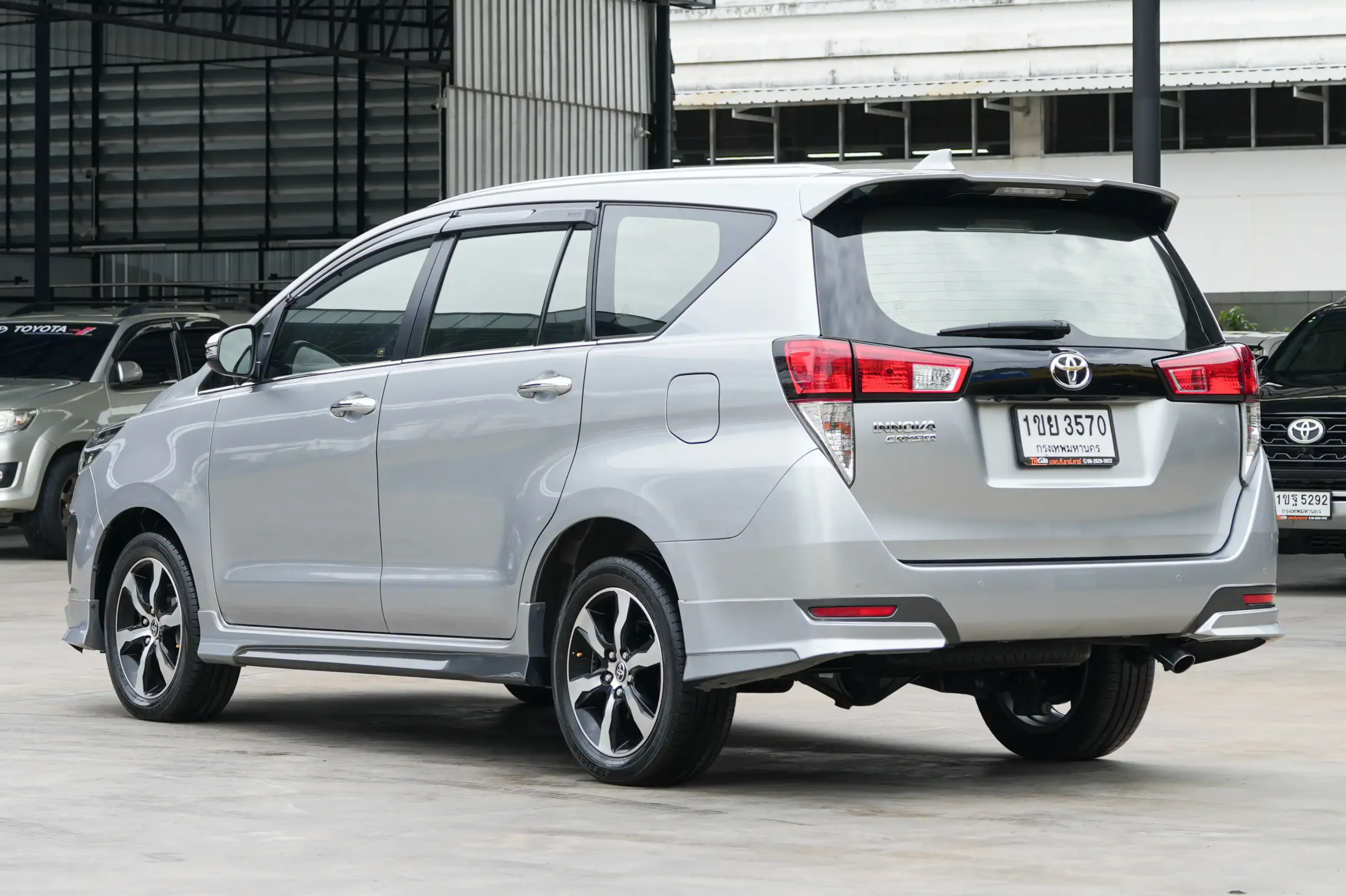 2021 Toyota INNOVA 2.8 (ปี 16-22) Crysta Premium Wagon - Image 5