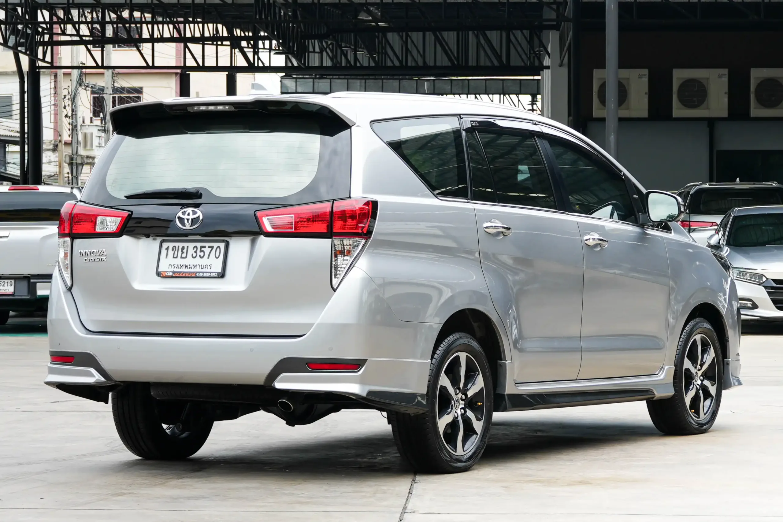 2021 Toyota INNOVA 2.8 (ปี 16-22) Crysta Premium Wagon - Image 6