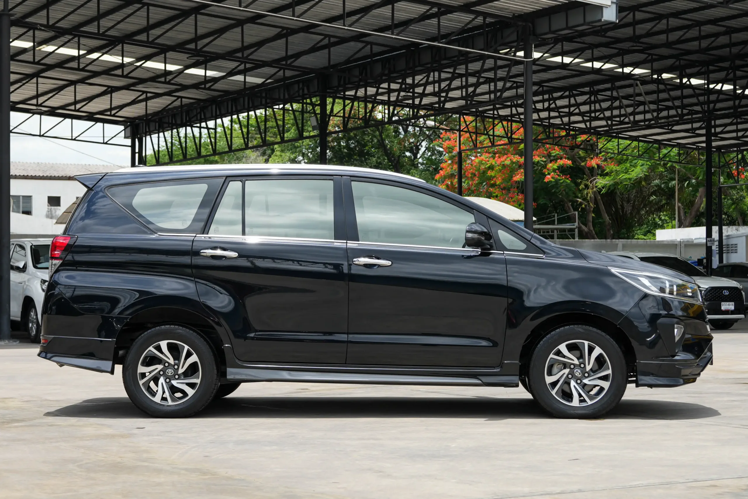 2022 Toyota INNOVA 2.8 (ปี 16-22) Crysta Wagon - Image 5