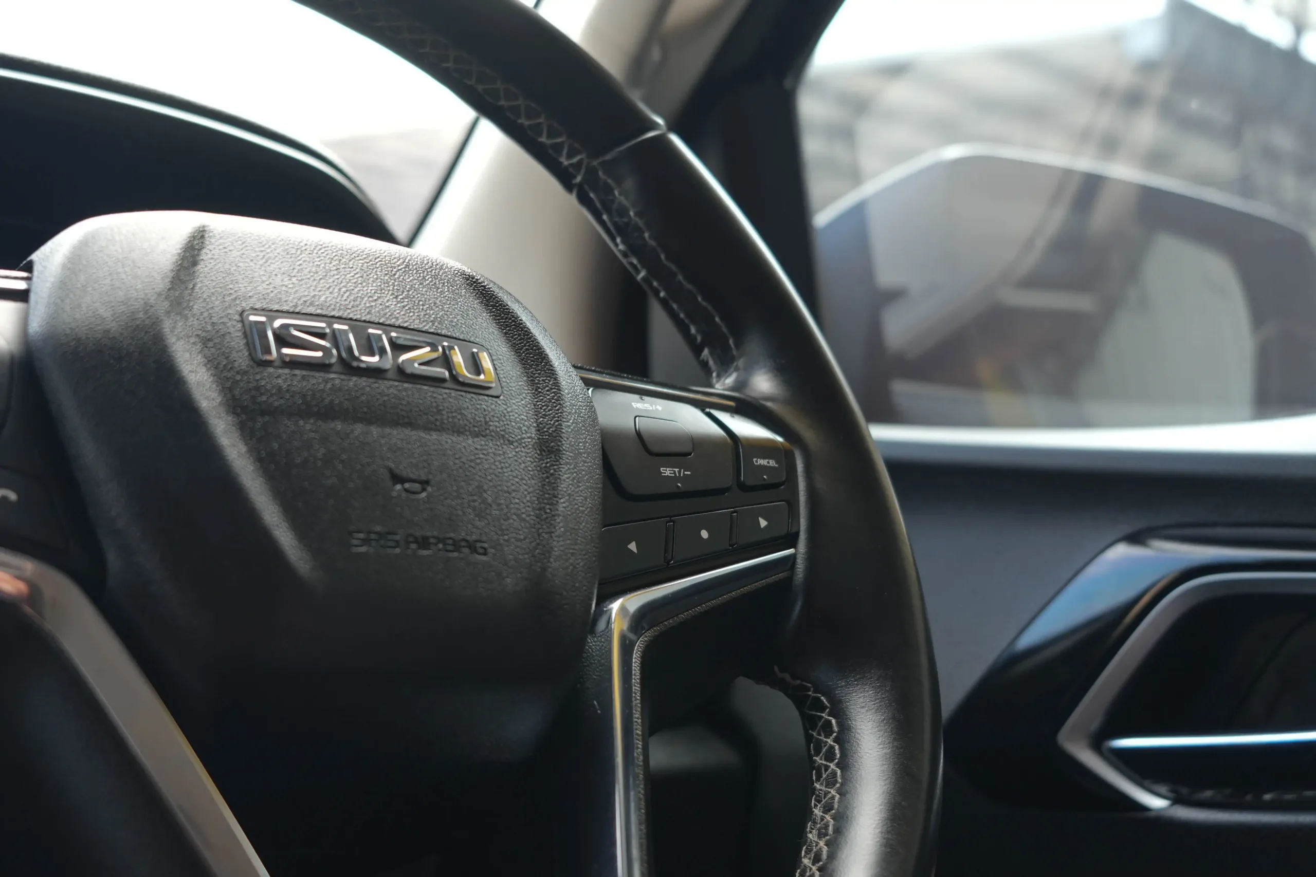 2022 Isuzu MU-X 1.9 (ปี 20-26) Elegant SUV - Image 14