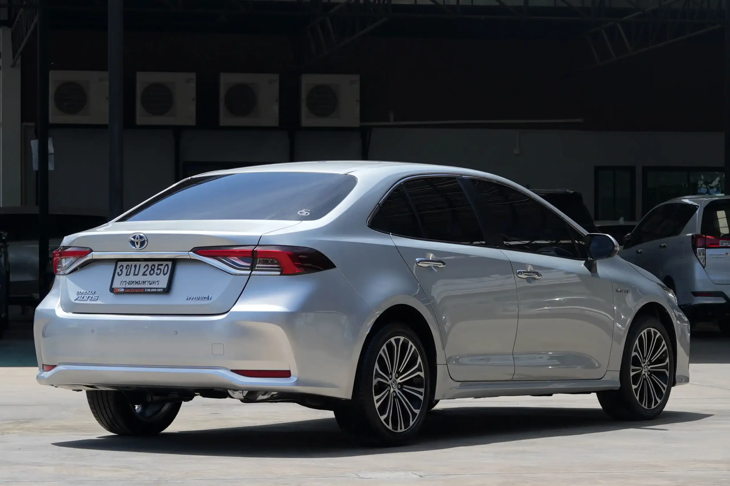 2022 Toyota Corolla Altis 1.8 (ปี 19-25) Hybrid Premium Sedan - Image 5