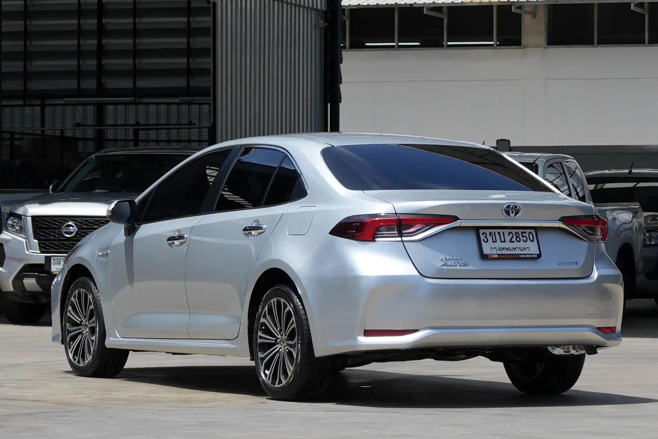2022 Toyota Corolla Altis 1.8 (ปี 19-25) Hybrid Premium Sedan - Image 6