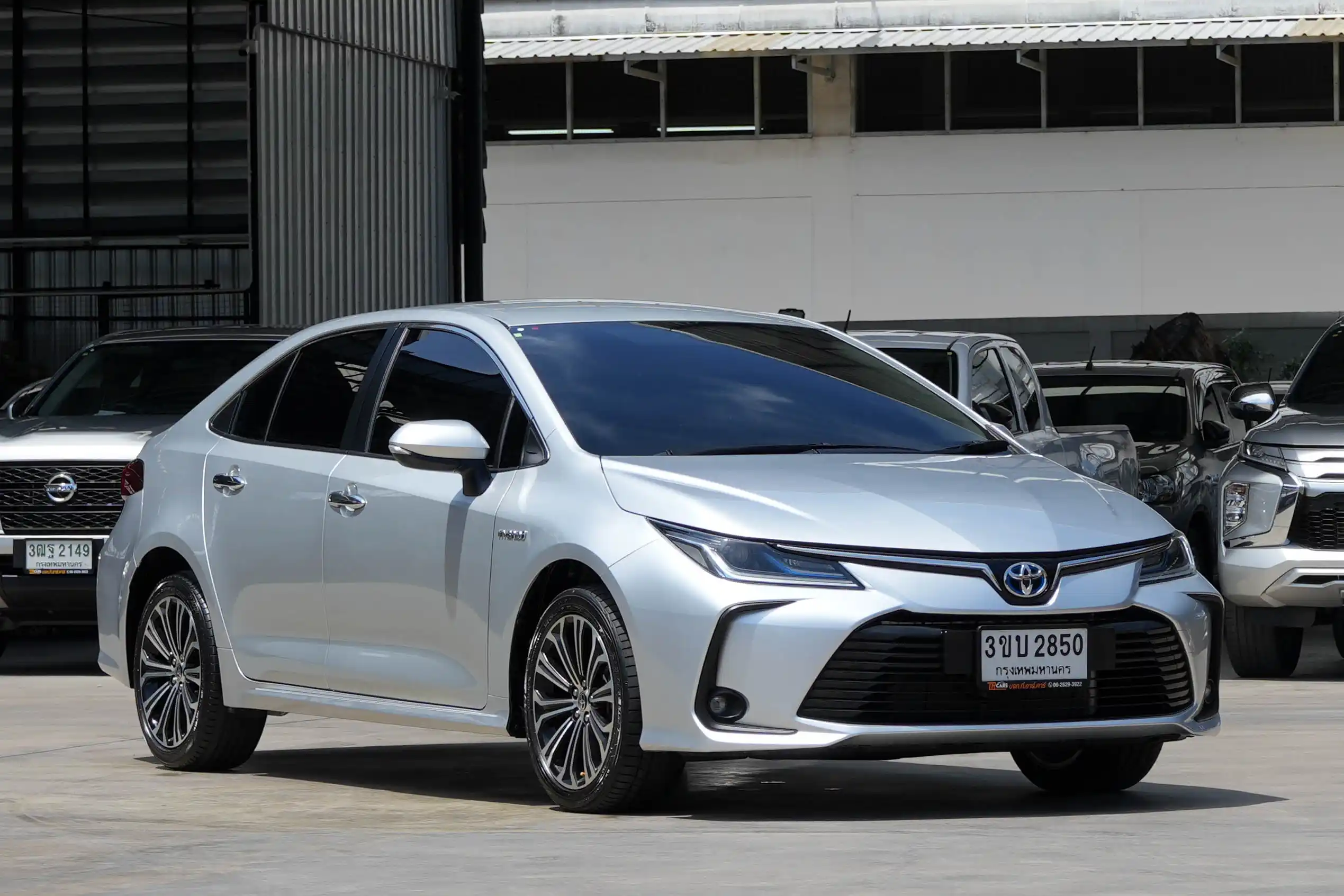 2022 Toyota Corolla Altis 1.8 (ปี 19-25) Hybrid Premium Sedan - Image 4