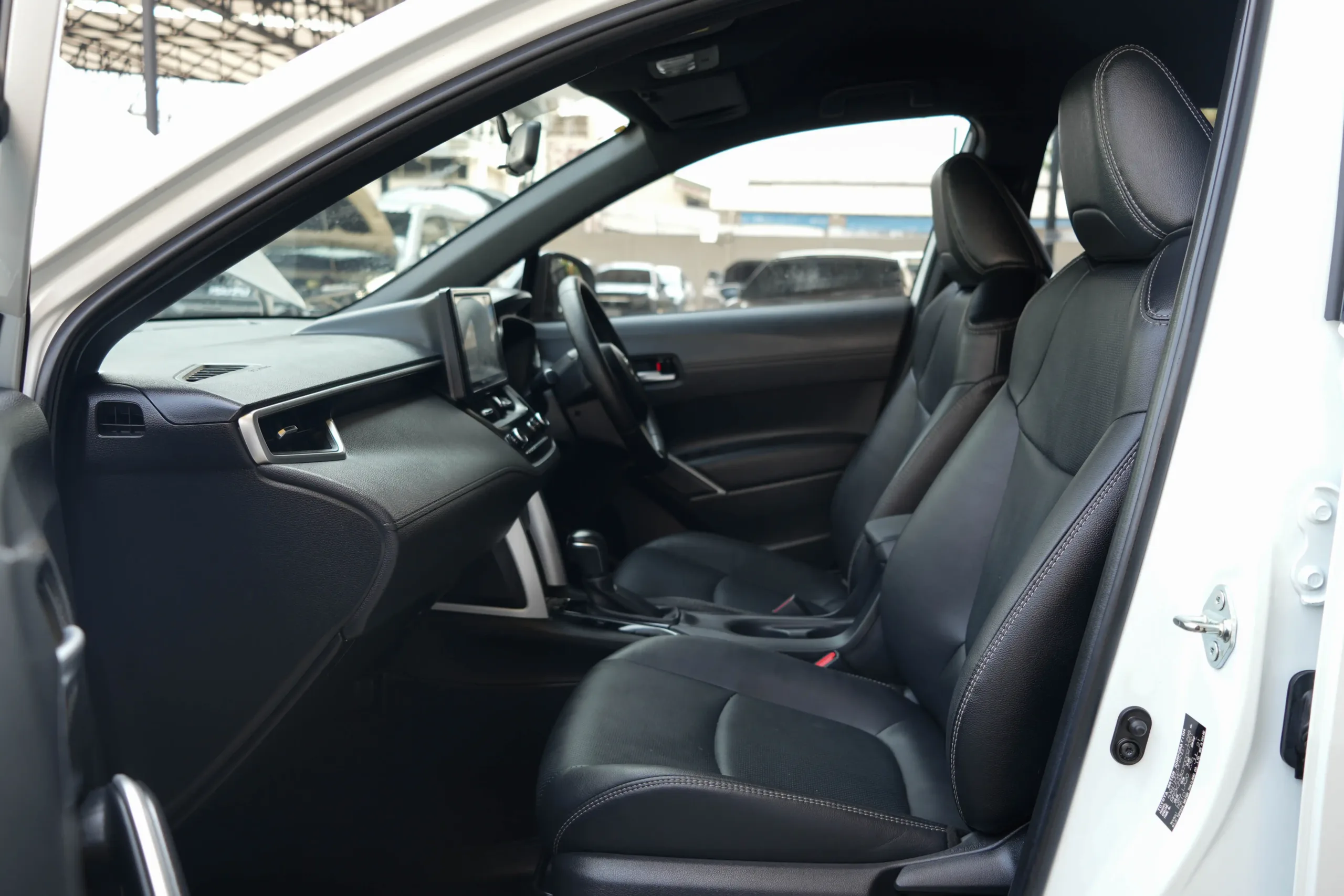 2021 Toyota Corolla Cross 1.8 (ปี 20-26) Hybrid Smart SUV - Image 13