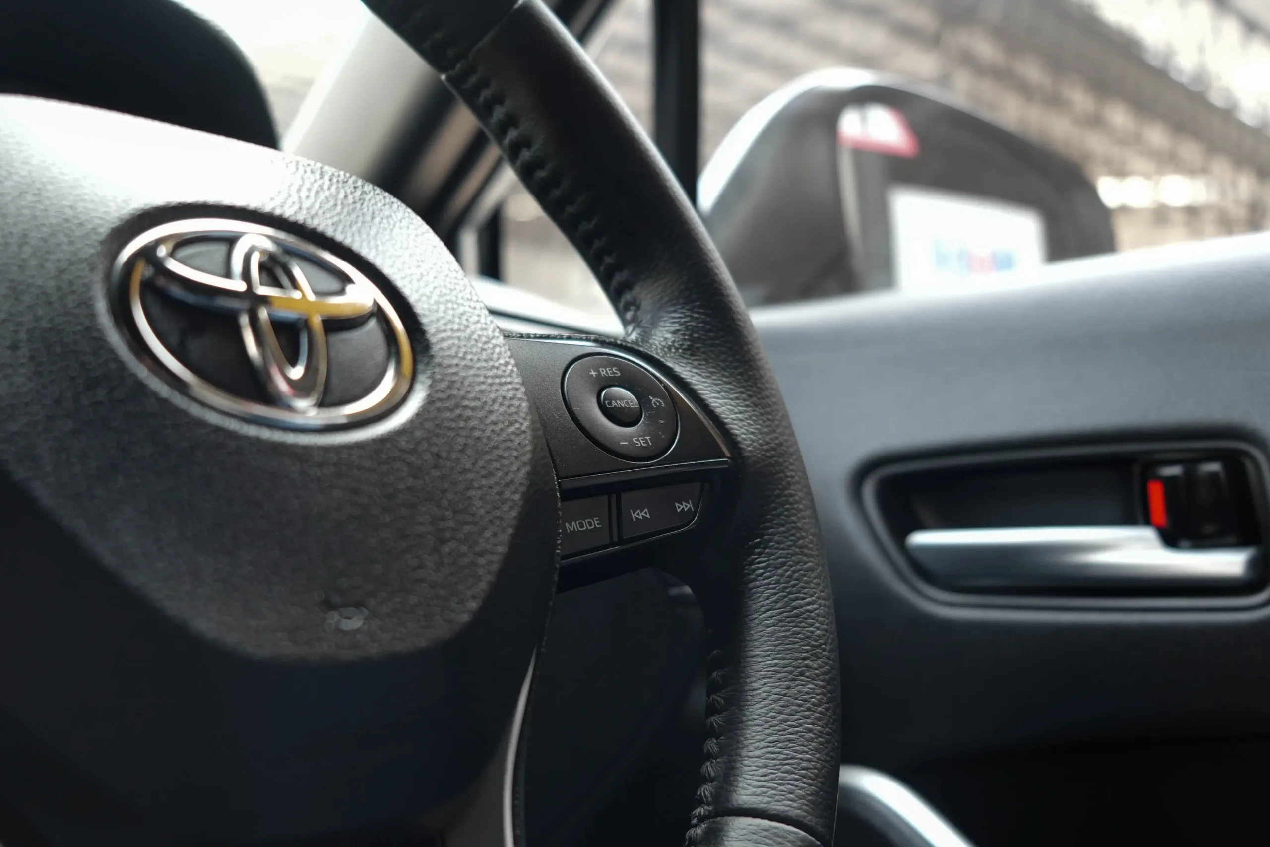 2021 Toyota Corolla Cross 1.8 (ปี 20-26) Hybrid Smart SUV - Image 26
