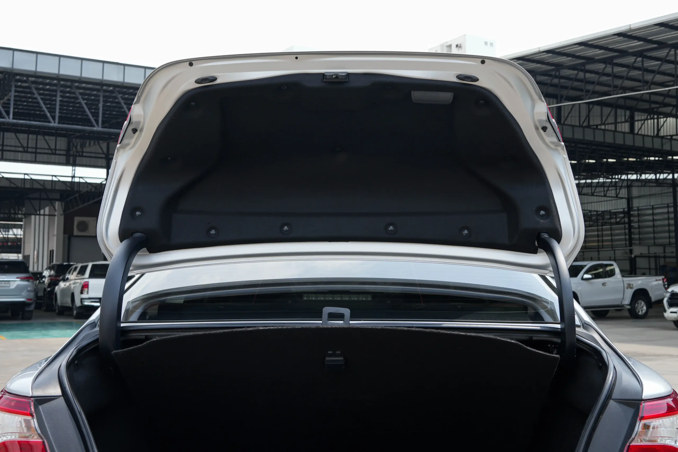2021 Toyota CAMRY 2.0 (ปี 18-24) G Sedan #1ขฬ-5208 - Image 9
