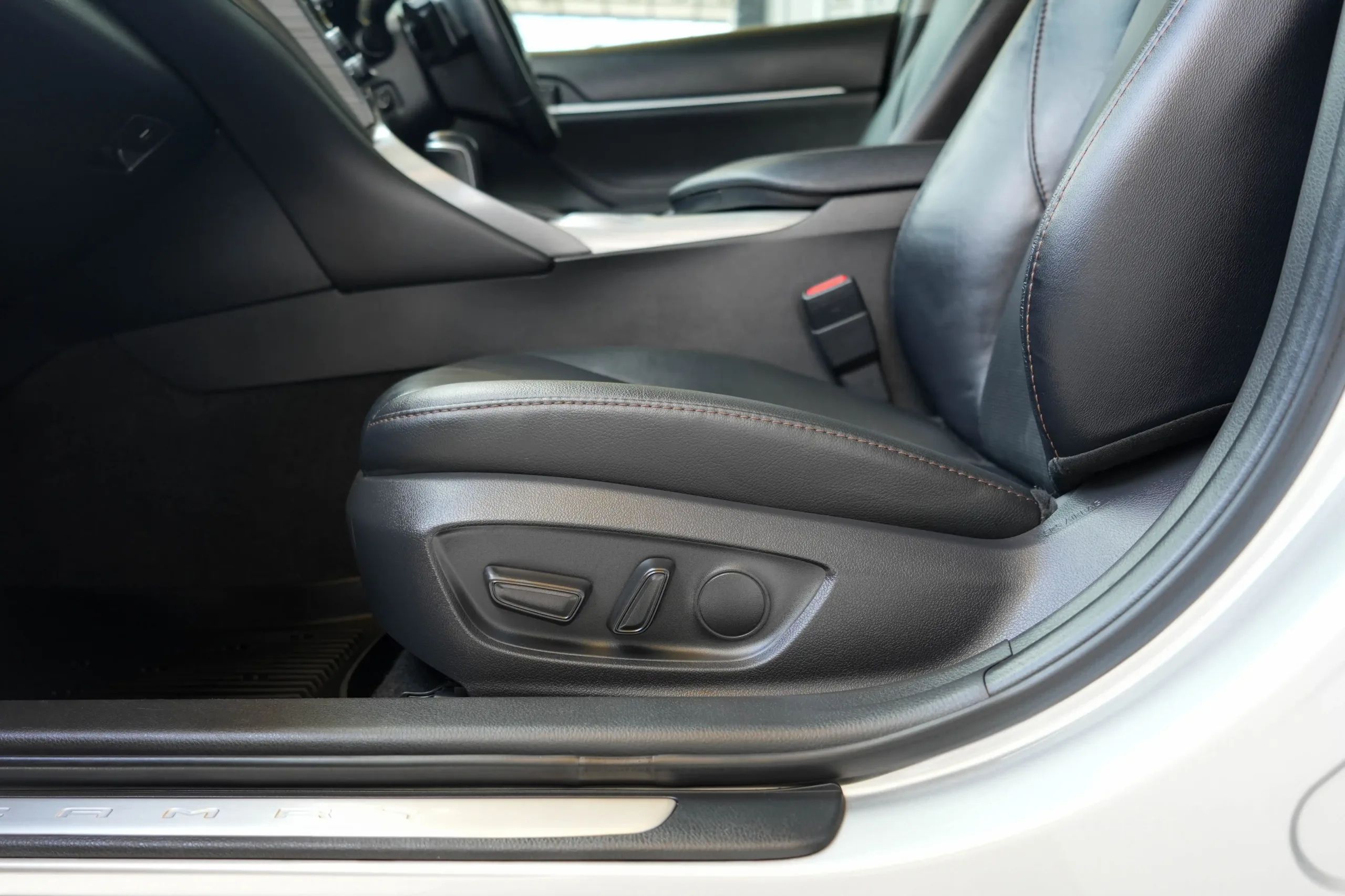 2021 Toyota CAMRY 2.5 (ปี 18-24) Hybrid Sedan - Image 18