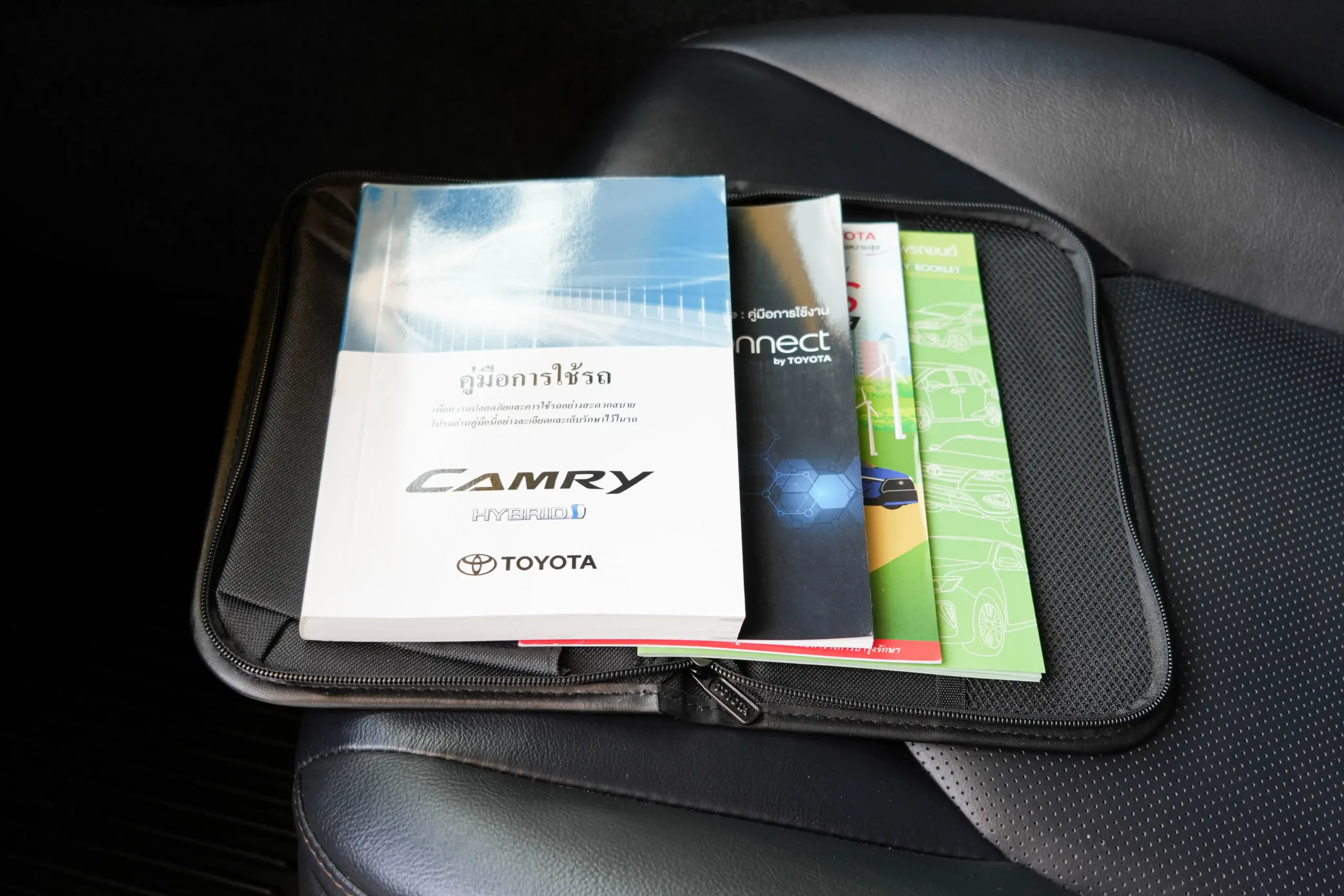 2021 Toyota CAMRY 2.5 (ปี 18-24) Hybrid Sedan - Image 24