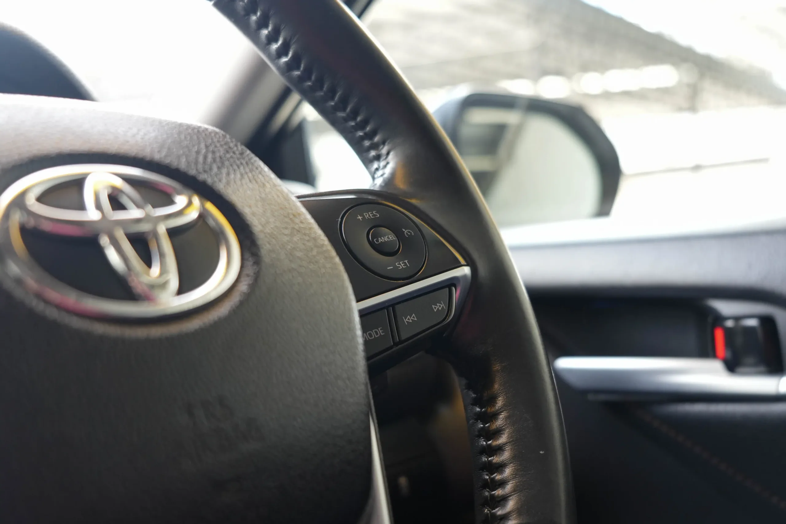 2021 Toyota CAMRY 2.5 (ปี 18-24) Hybrid Sedan - Image 17