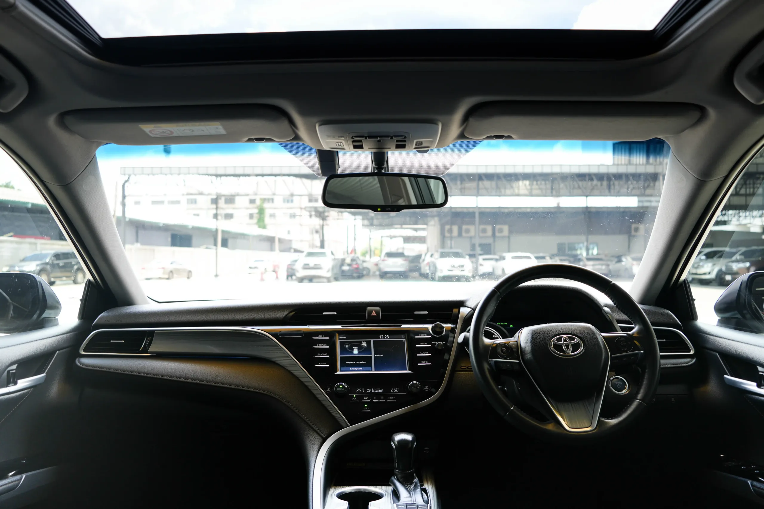 2021 Toyota CAMRY 2.5 (ปี 18-24) Hybrid Sedan - Image 25